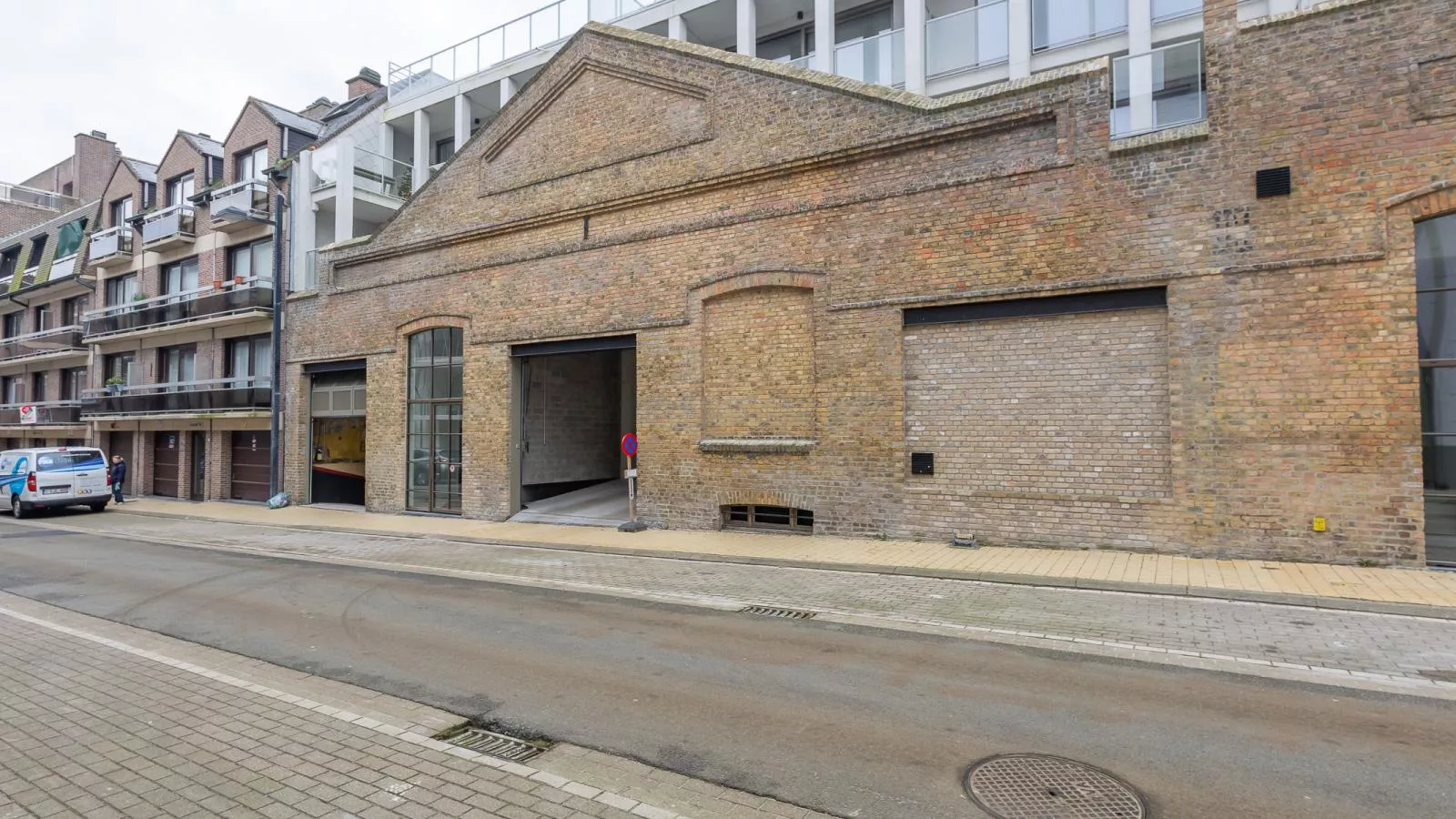 Omnia 7 - 0103 + park. 5-Im Freien