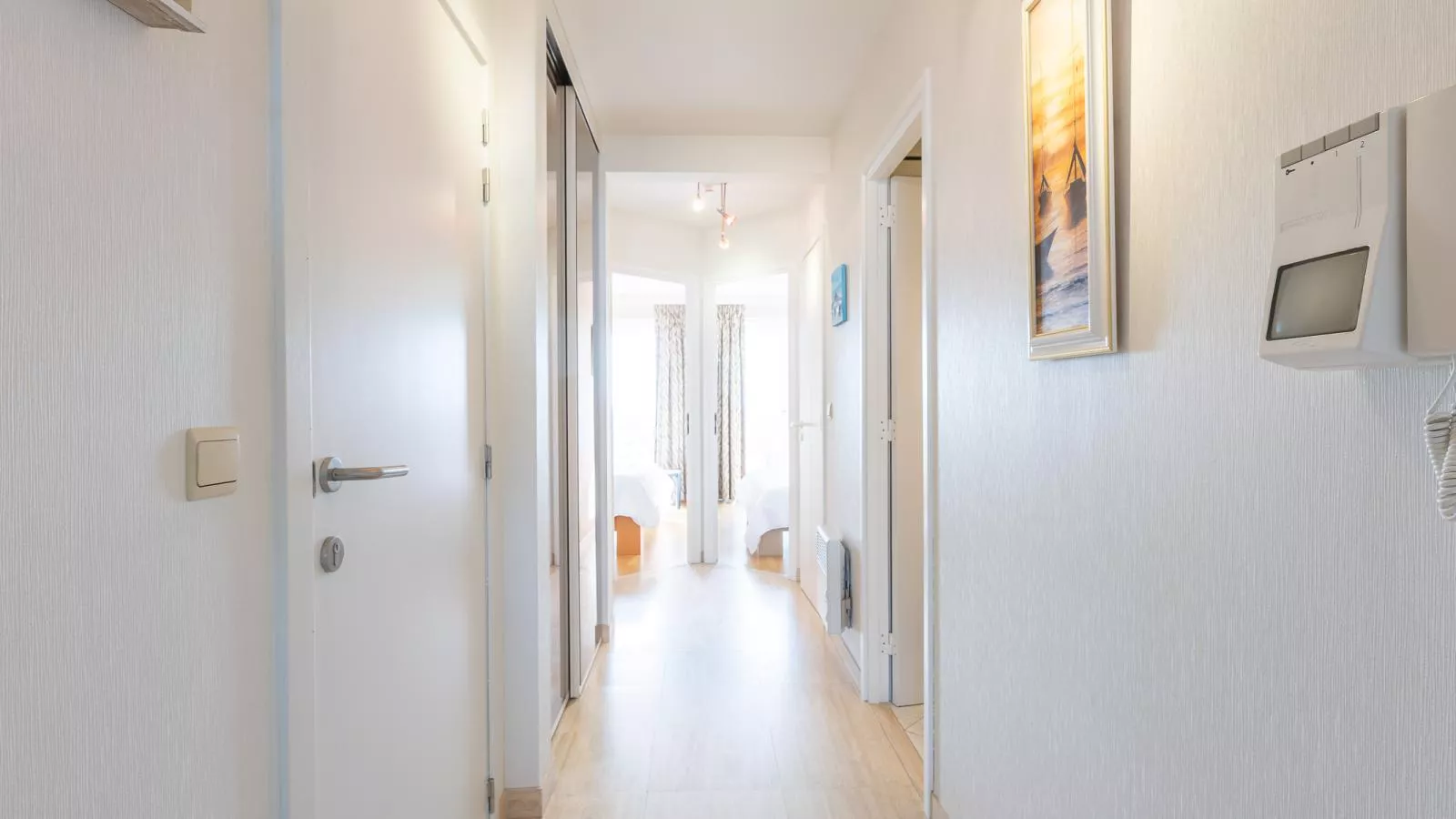 Mistral - 0901-Indoor