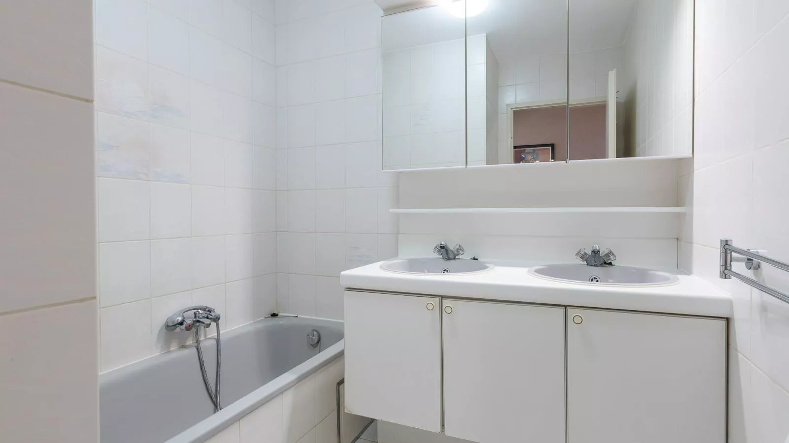 Espace II - 0102 + box 2 (Magnum)-Badezimmer