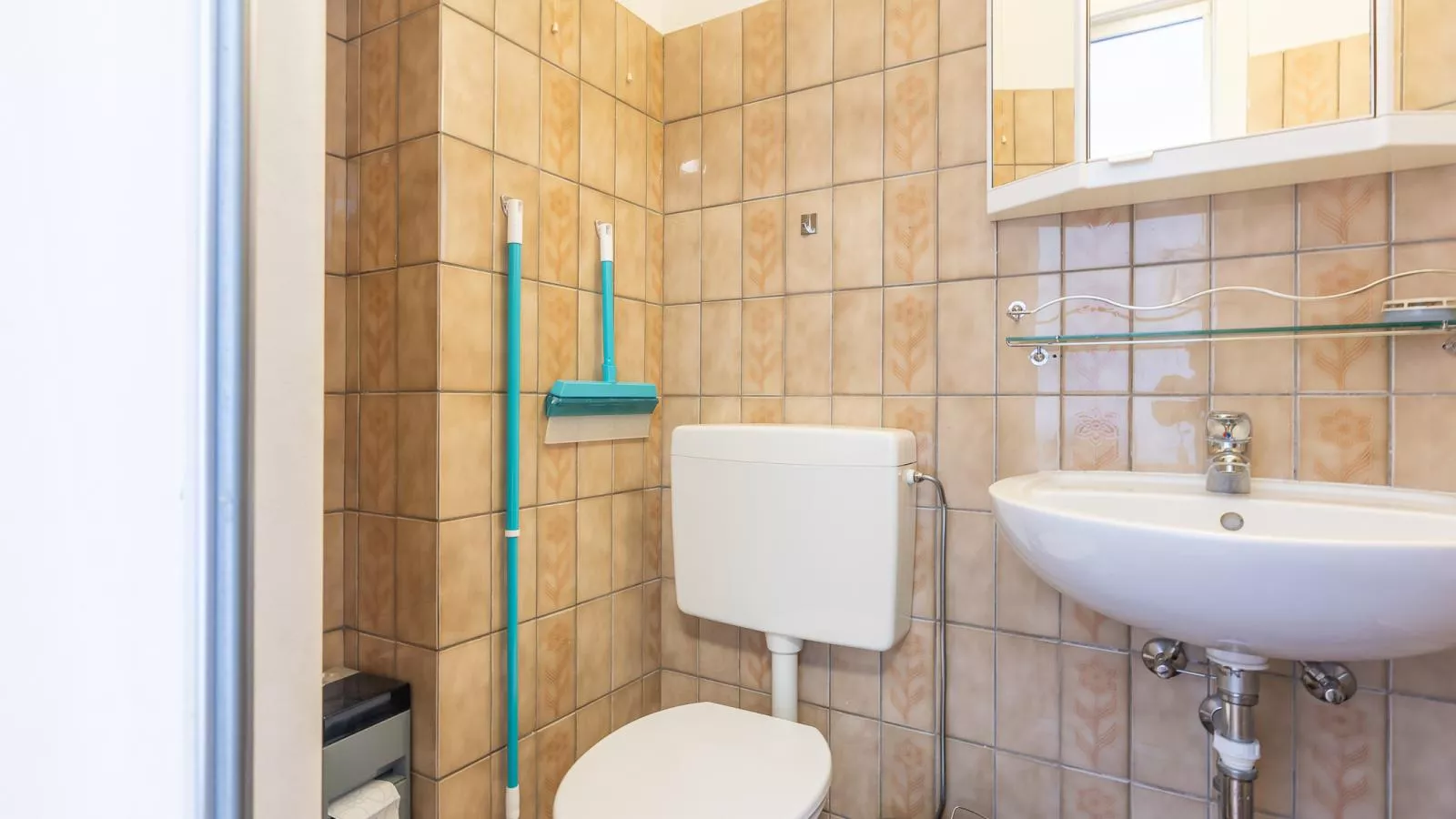 2000 - 0302 + park. 3-Indoor