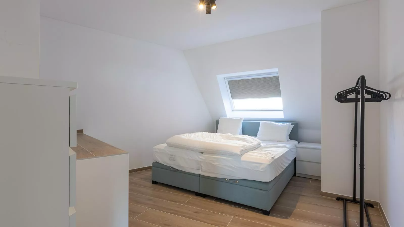 Green Lane The Sun  - 0401 + box 60-Bedroom