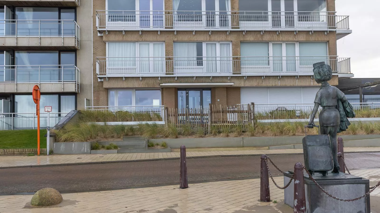 Sun Beach - 0001 + box 82 (Green Garden)-Im Freien