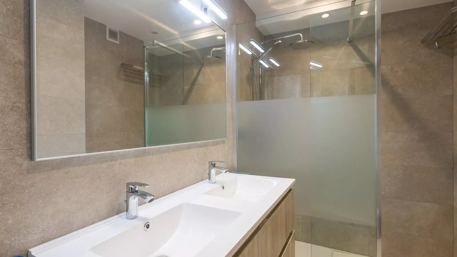 Sydney - 0902 + park. KTY250-Badezimmer