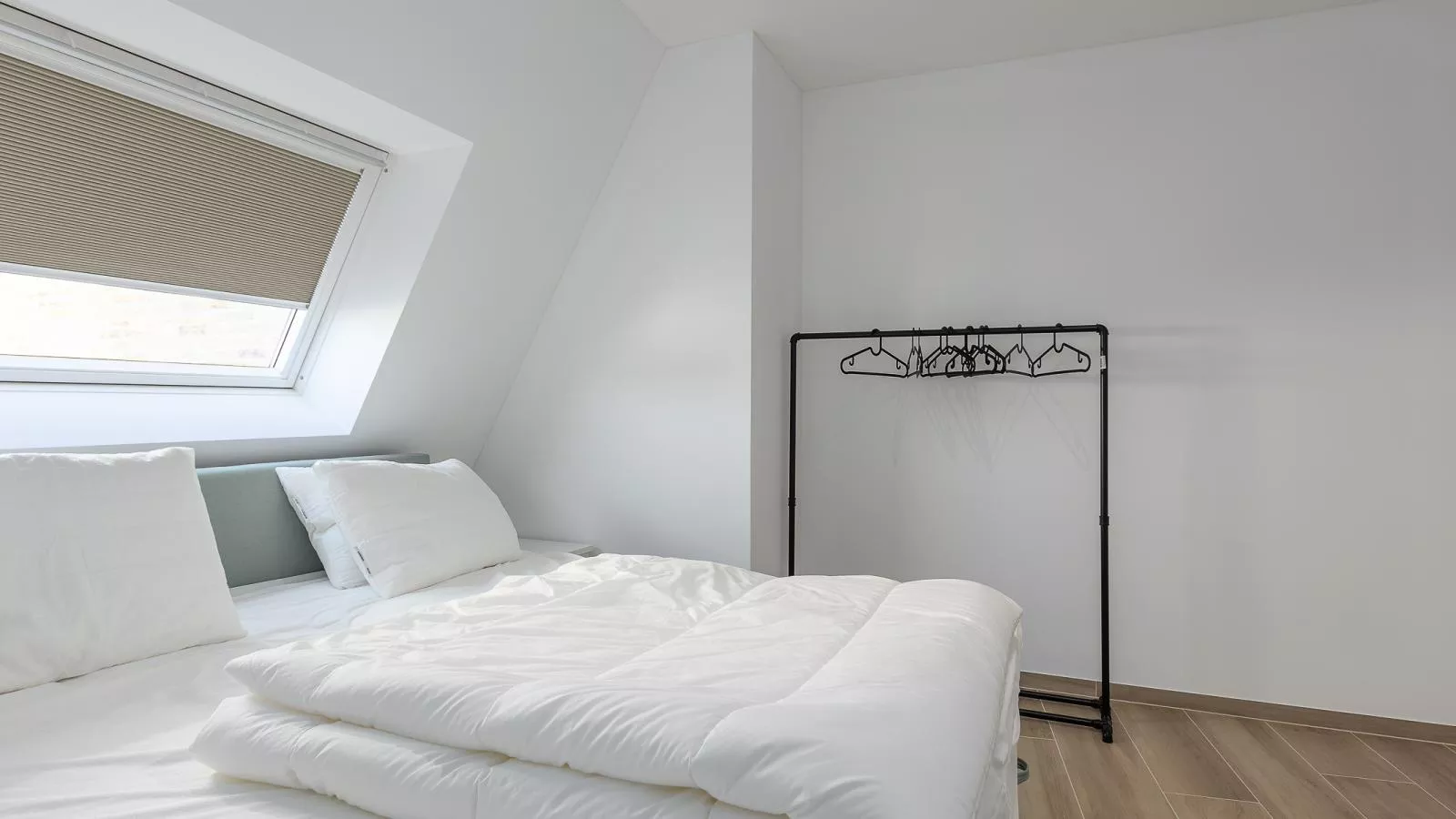 Green Lane The Sun  - 0401 + box 60-Bedroom