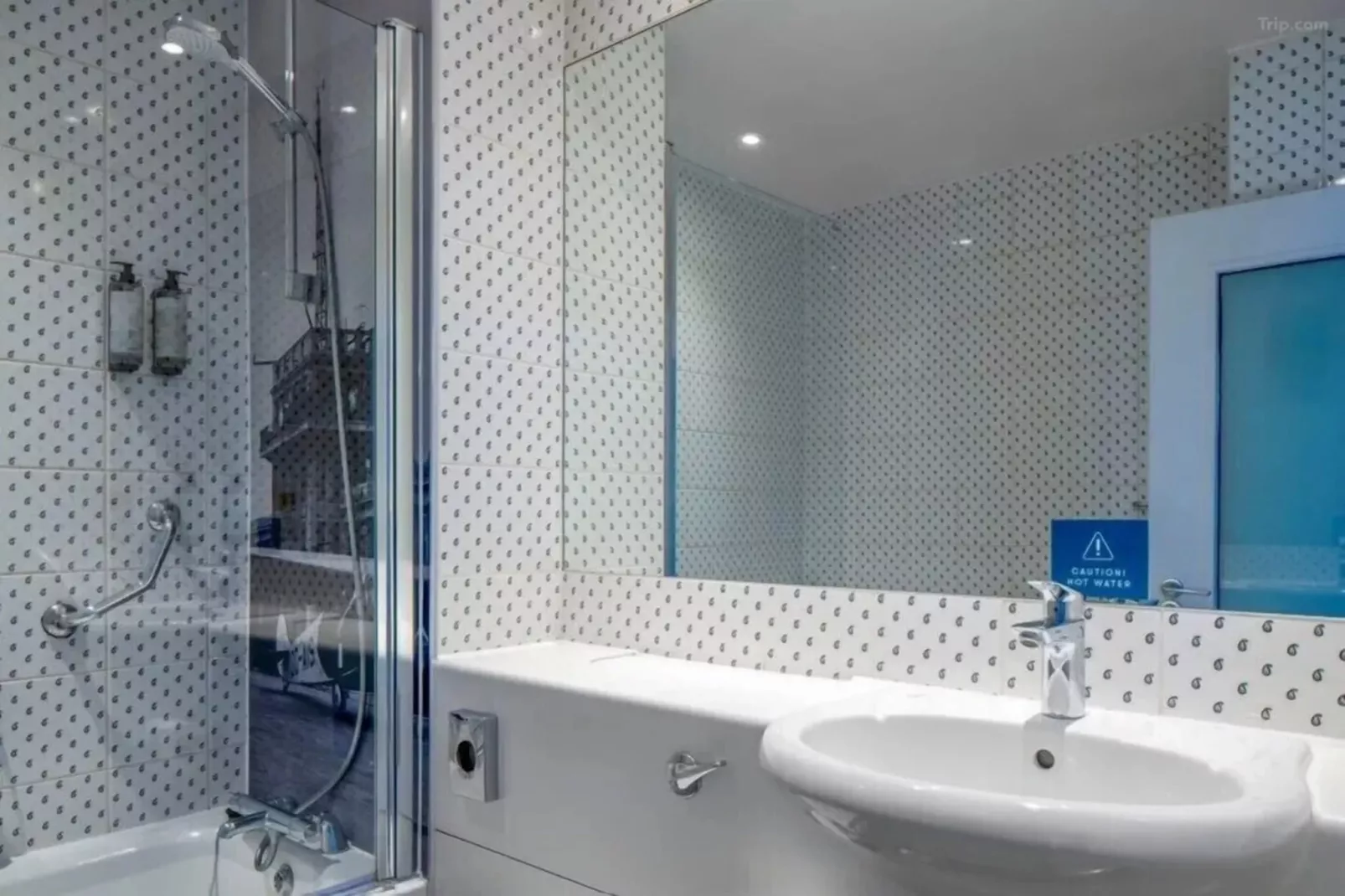 Classic Double room-Bathroom