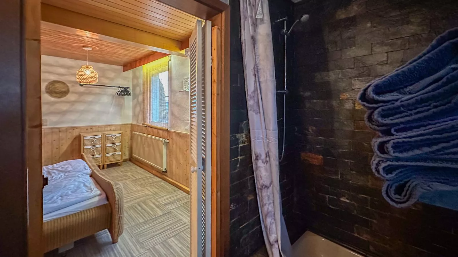 Großlangenfeld-Badezimmer