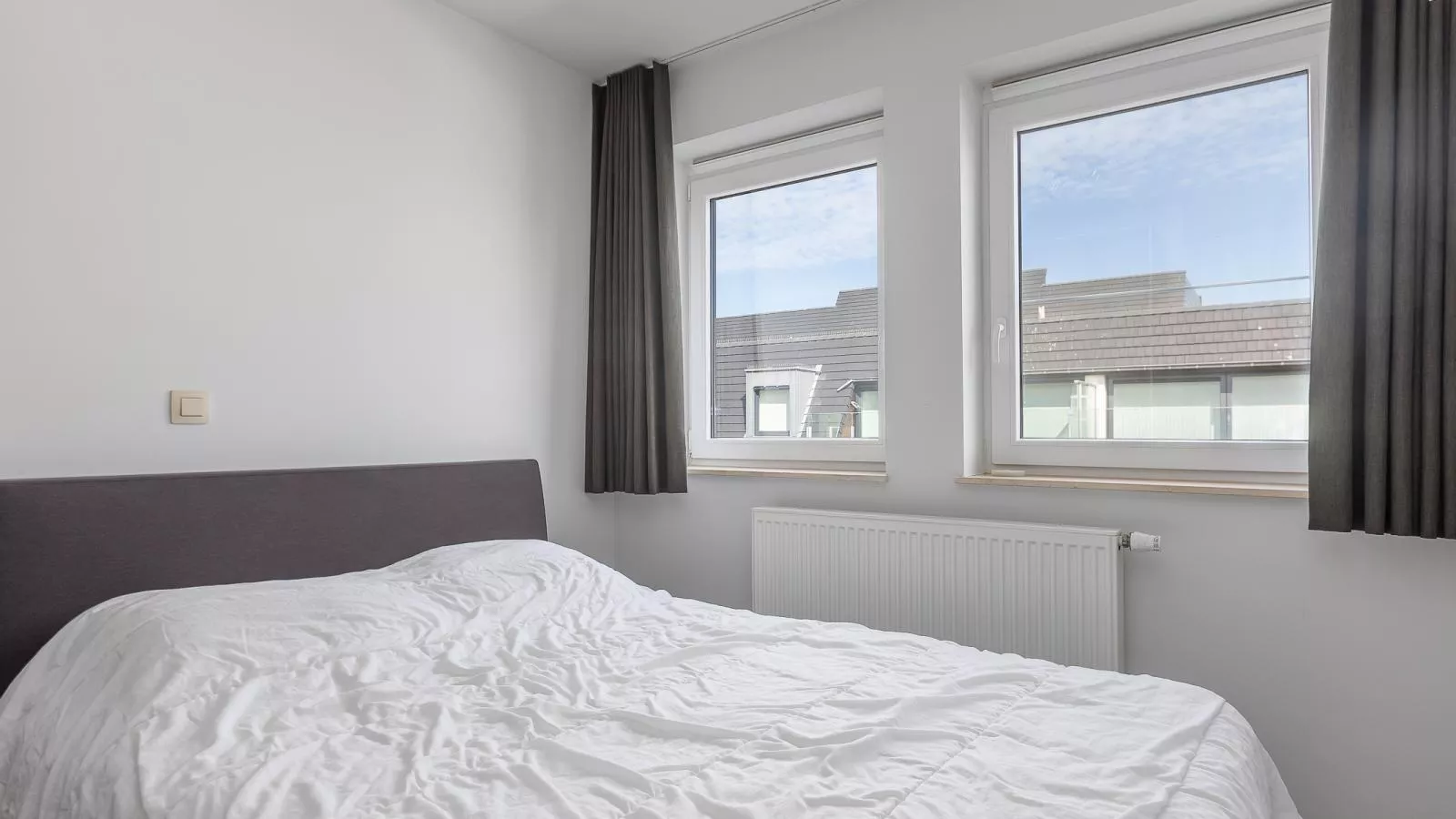 Emily - 0401 + park.-Bedroom