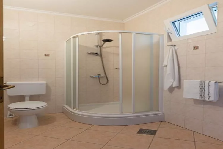 House Rašica - One Bedroom Apartment with Terrace and Sea view (2)-Bathroom