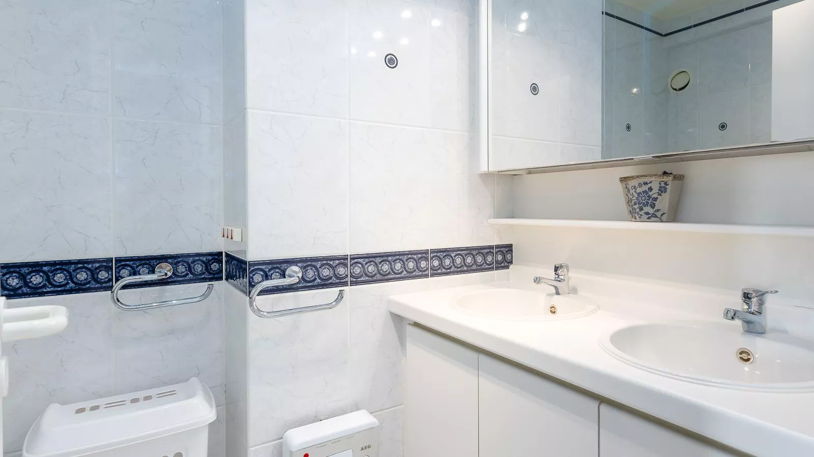 Mistral - 0901-Bathroom