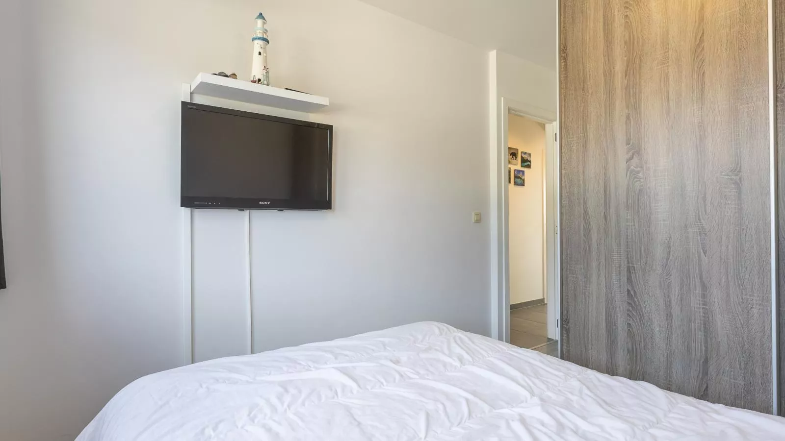 Emily - 0401 + park.-Bedroom