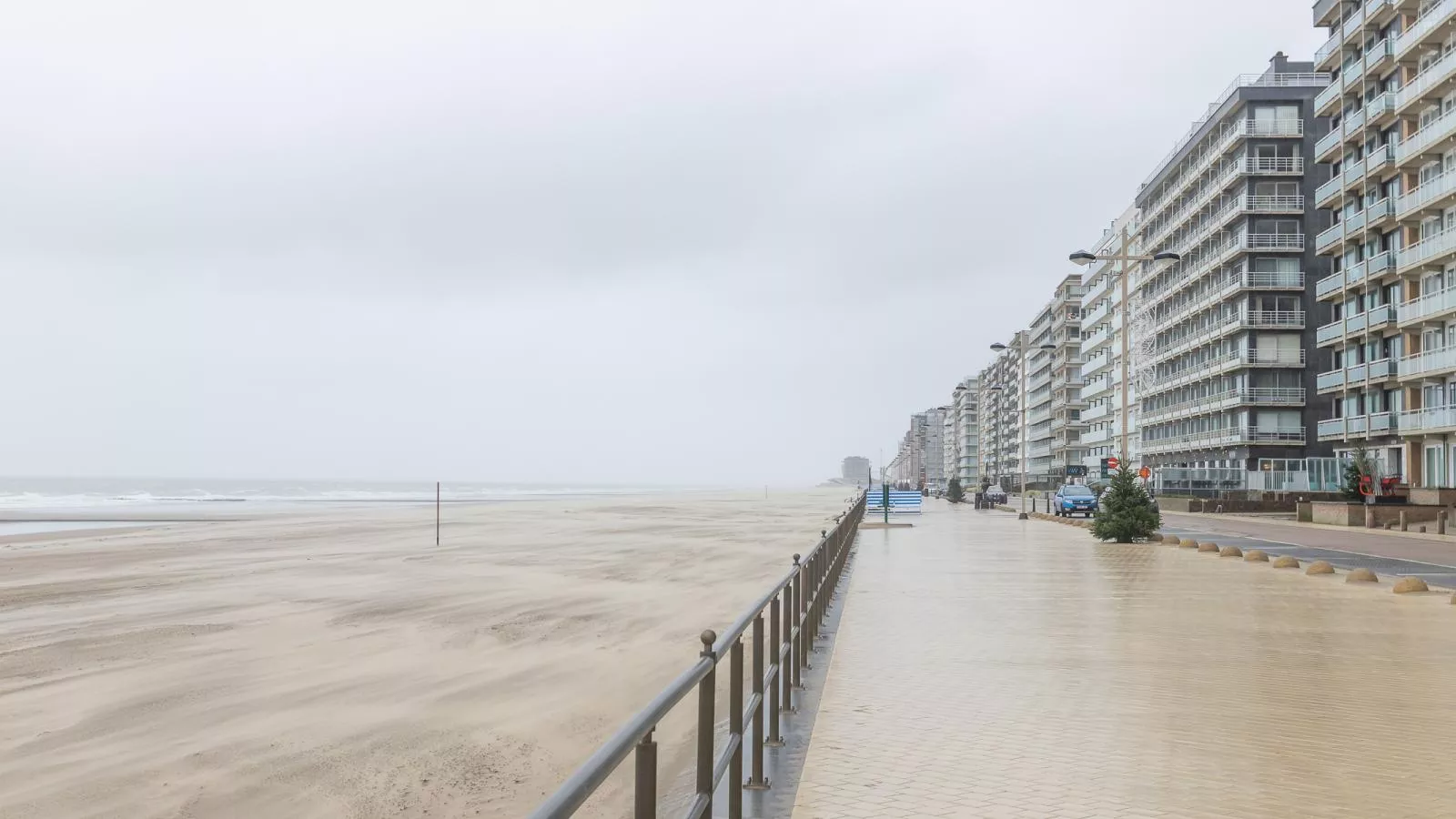 Espace II - 0102 + box 2 (Magnum)-Im Freien