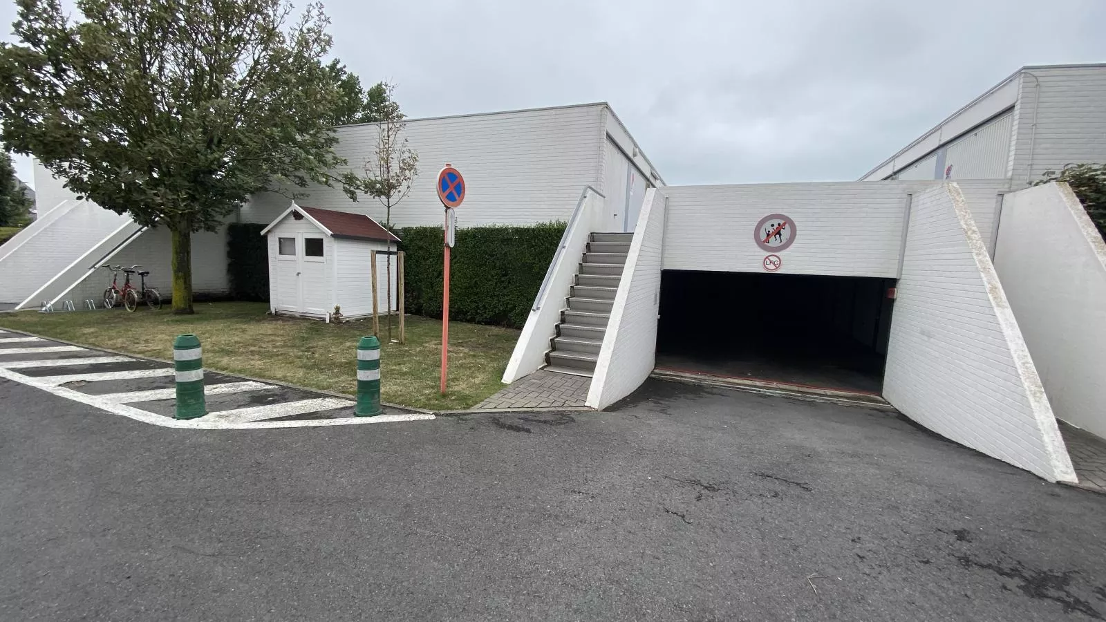 Sun Beach - 0001 + box 82 (Green Garden)-Im Freien