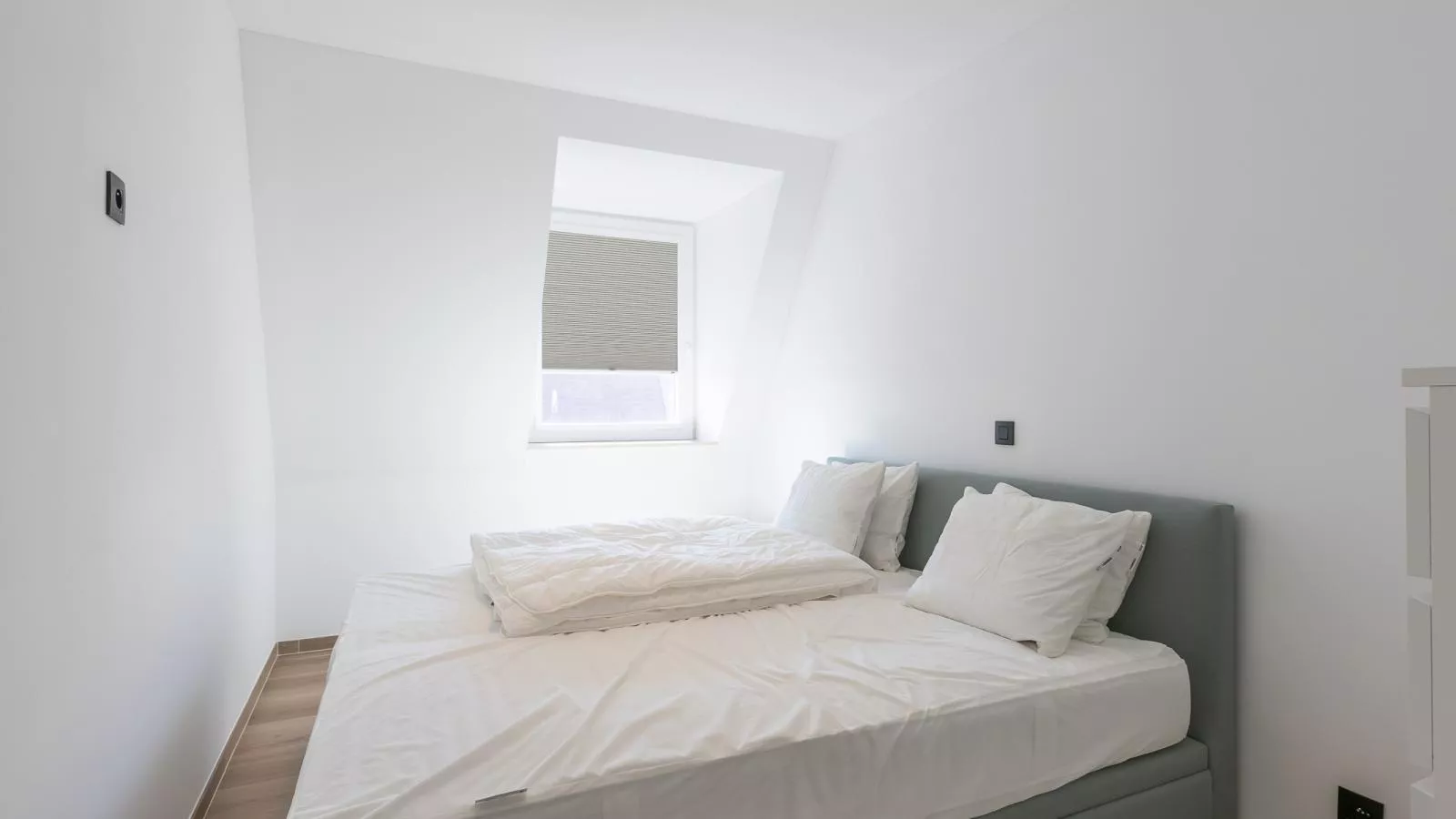 Green Lane The Sun  - 0401 + box 60-Bedroom