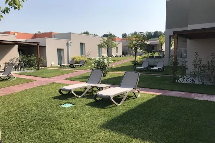 Sisan Family Resort Cisano di Bardolino - App 4 pax-Garten Sommer