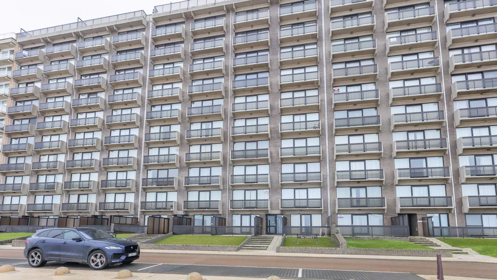 Espace II - 0102 + box 2 (Magnum)-Im Freien