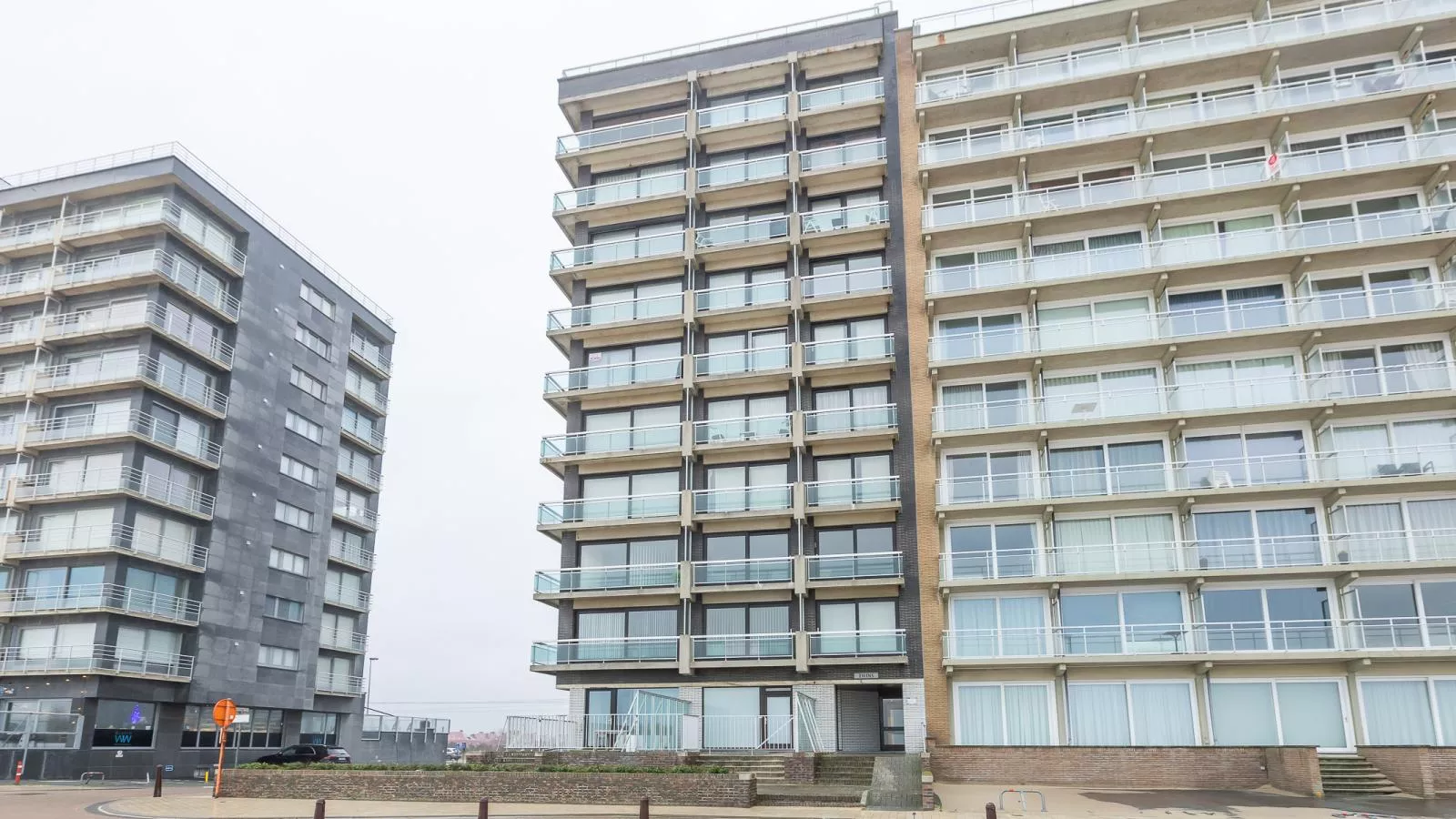 Twins - 0503 + park. 10-Im Freien