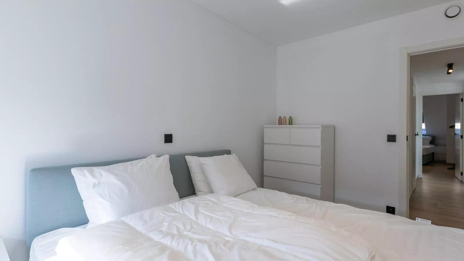 Green Lane The Sun  - 0401 + box 60-Bedroom