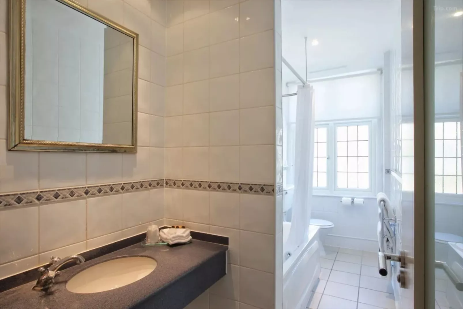 Classic Double room-Bathroom