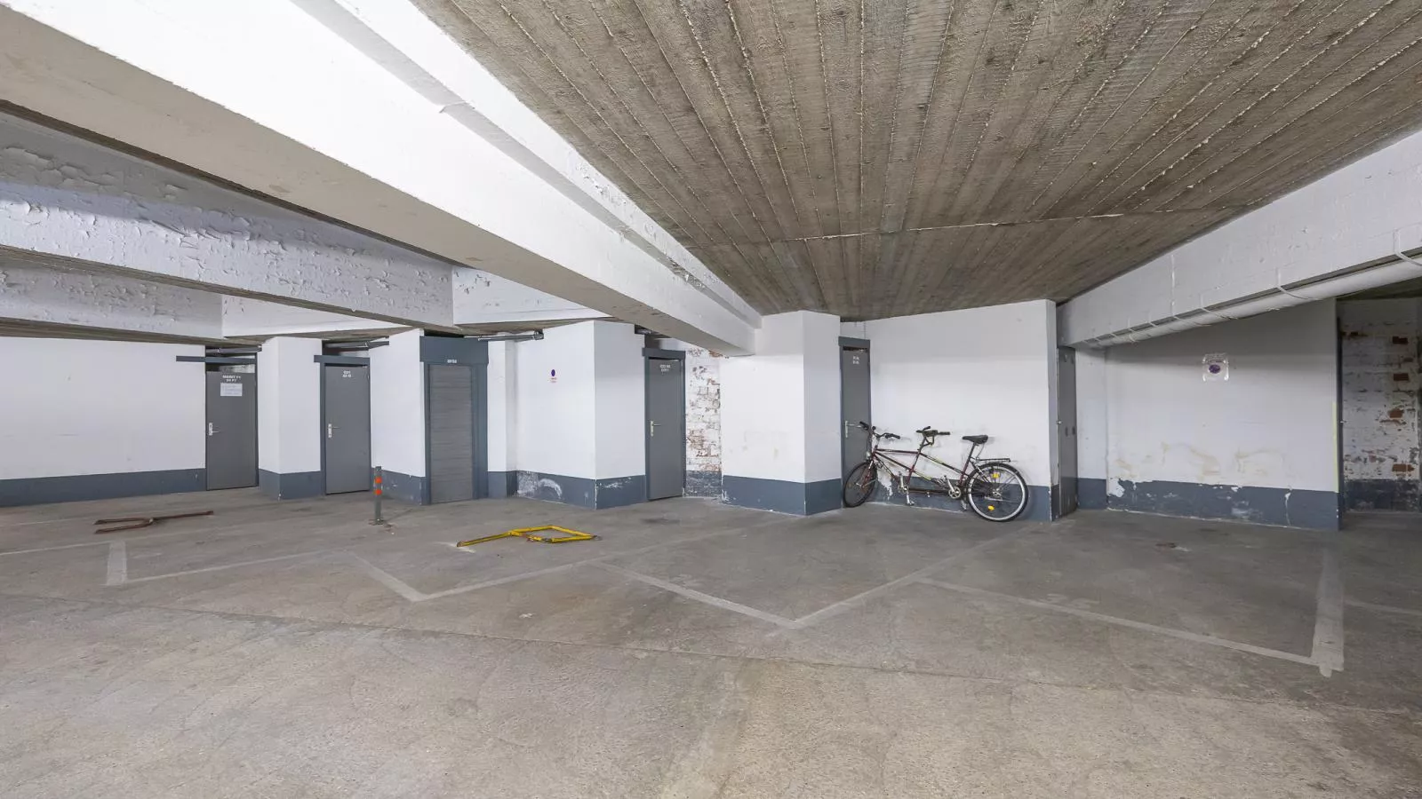 Manager  - 0511 + park. 33-Im Freien