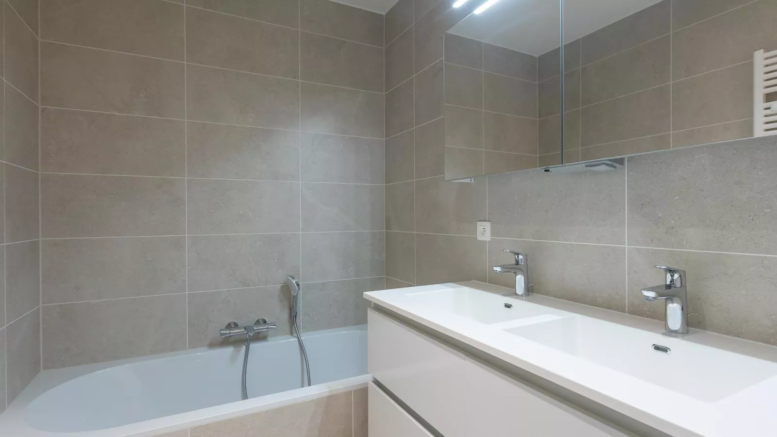 Green Lane The Park - 0004 + box 41-Bathroom