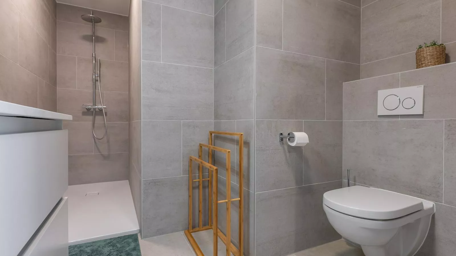 Green Lane The Sun  - 0401 + box 60-Bathroom