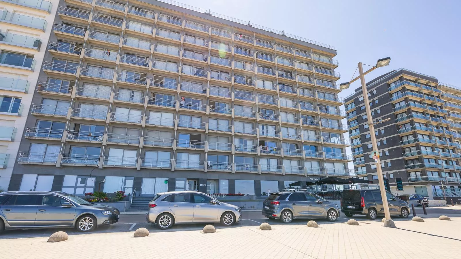 Manager  - 0511 + park. 33-Im Freien