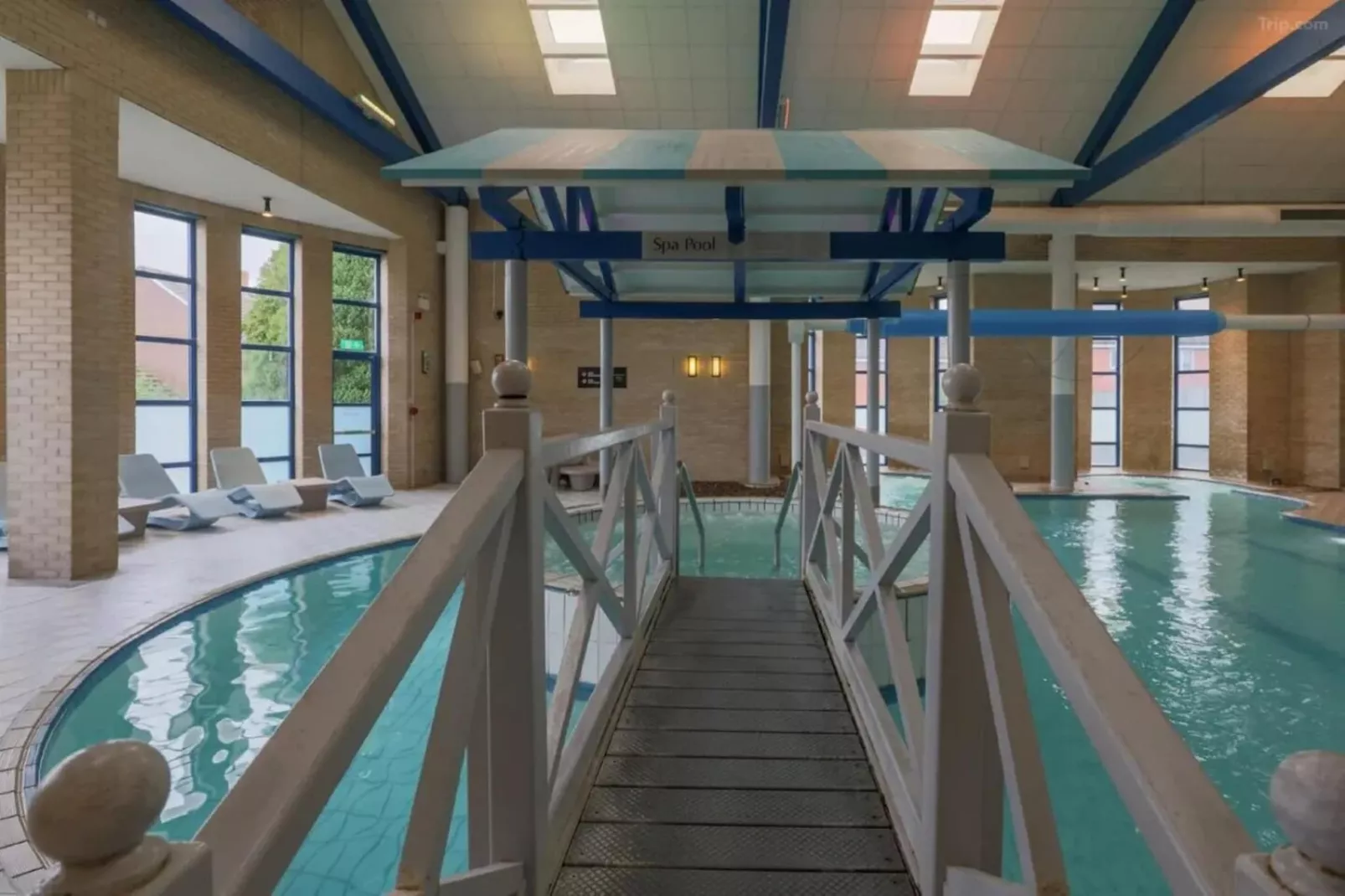 Classic Twin Room-Swimming pool