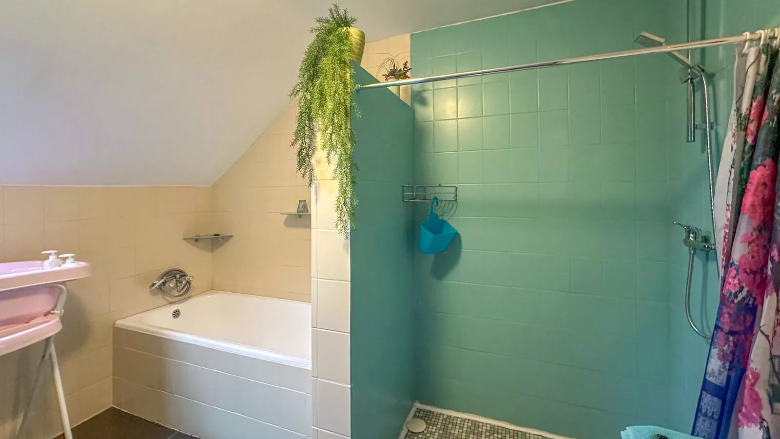 Großlangenfeld-Badezimmer