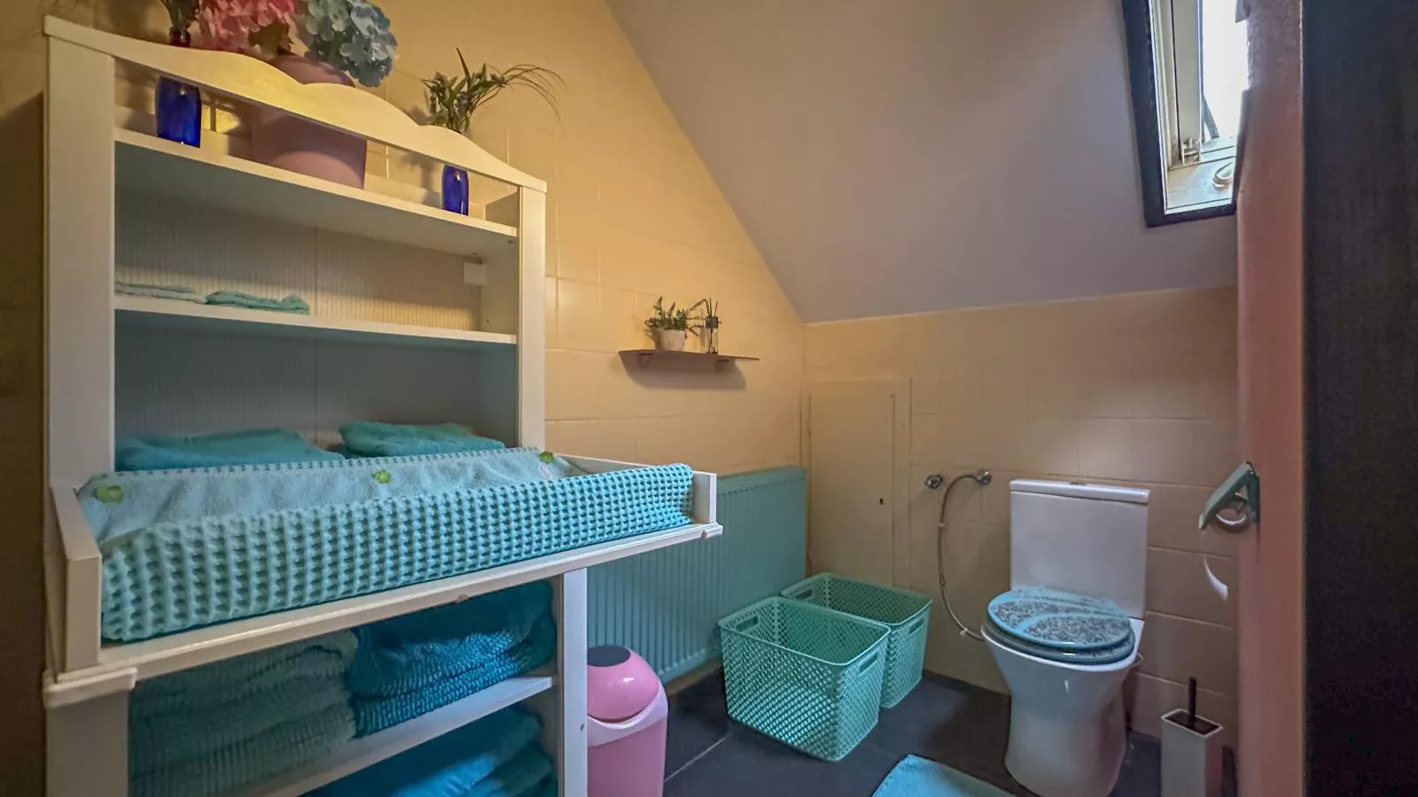 Großlangenfeld-Badezimmer