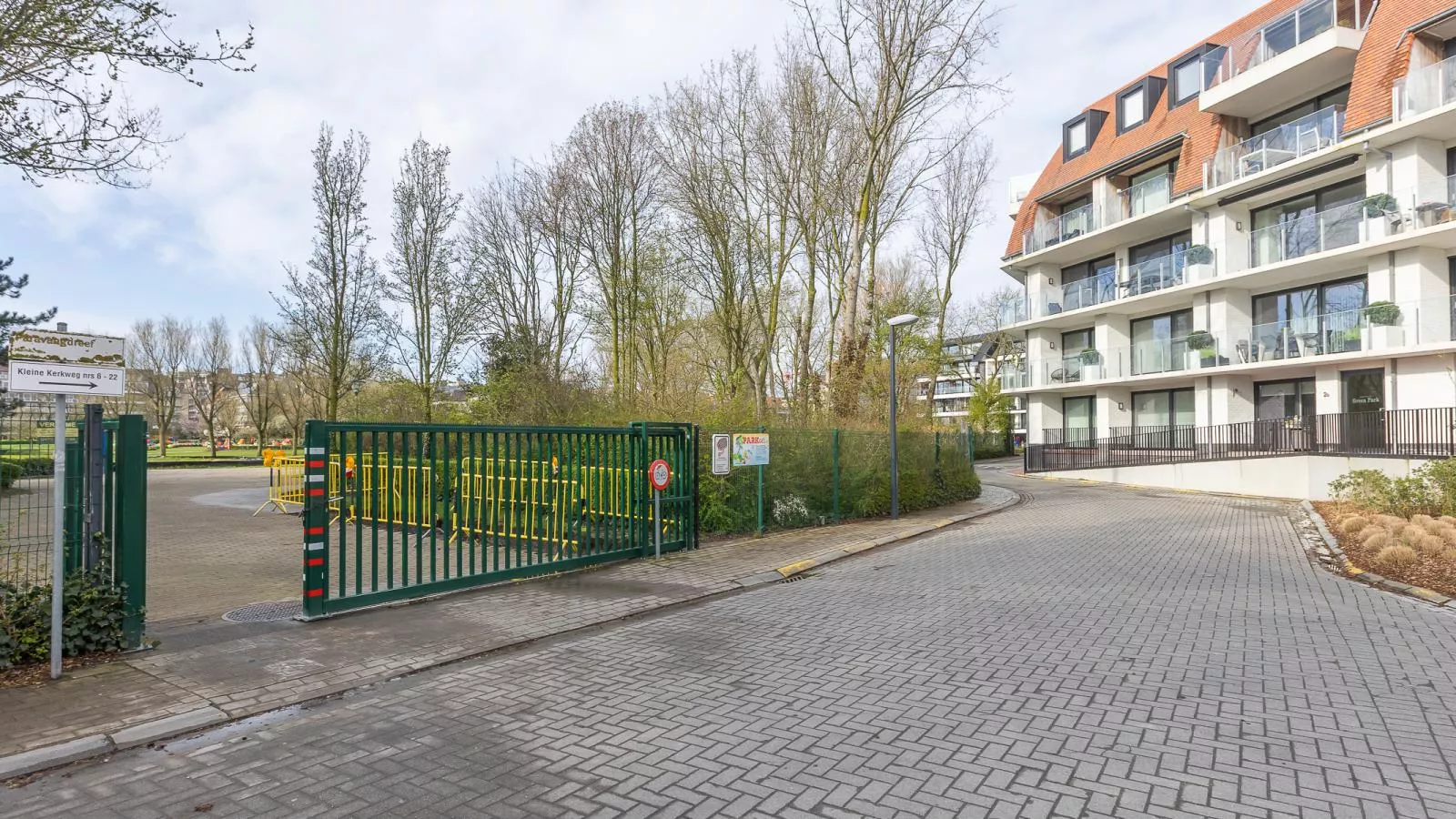 Green Lane The Park - 0004 + box 41-Outdoor