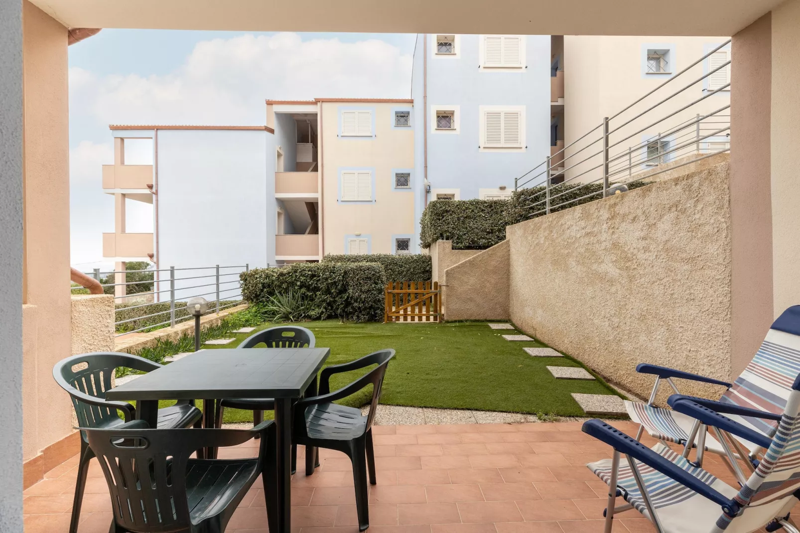 BILO BADESI CON PISCINA - Terrasse/Balkon