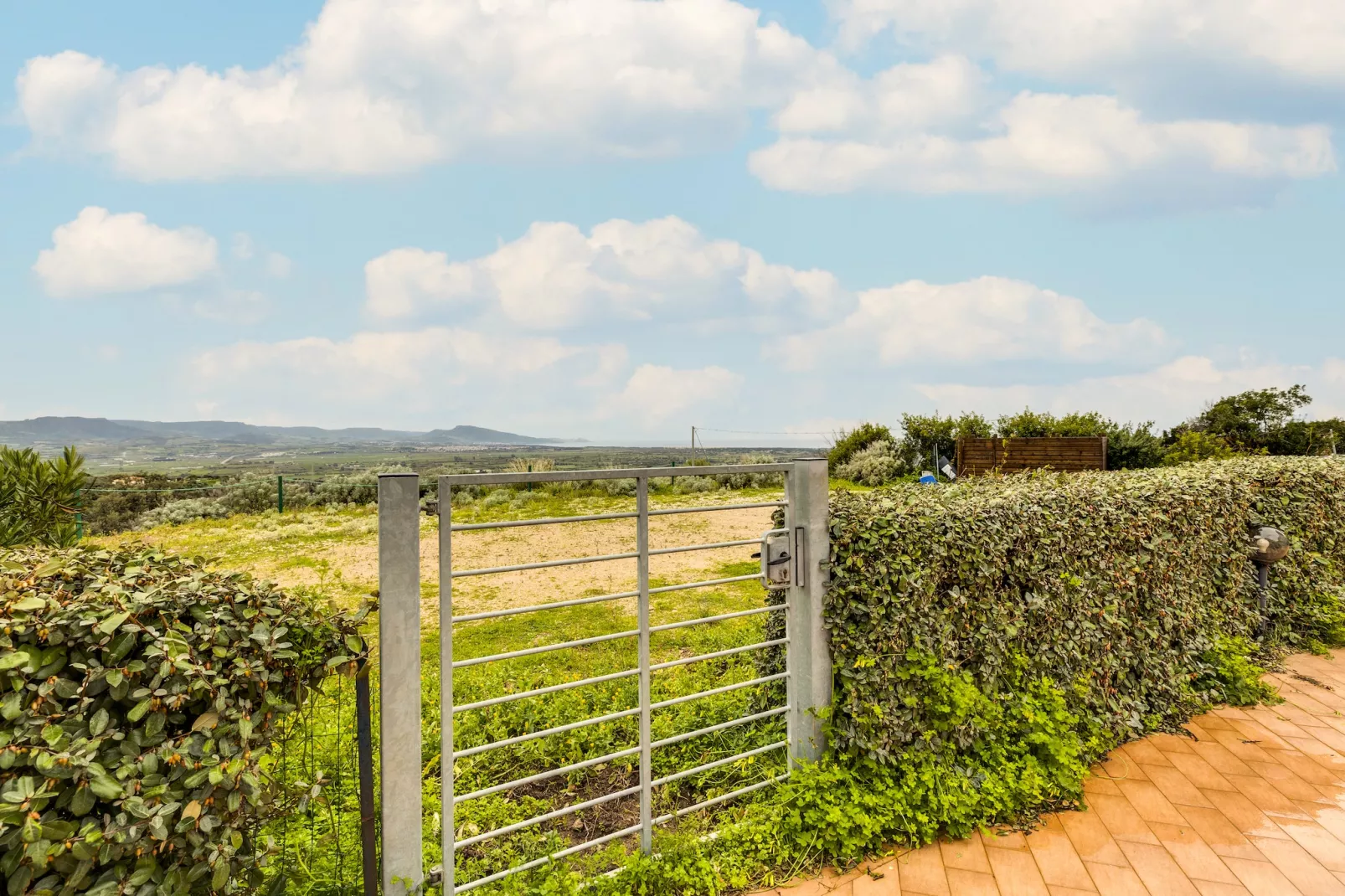 ATTICO BADESI CON PISCINA - Aussicht Sommer