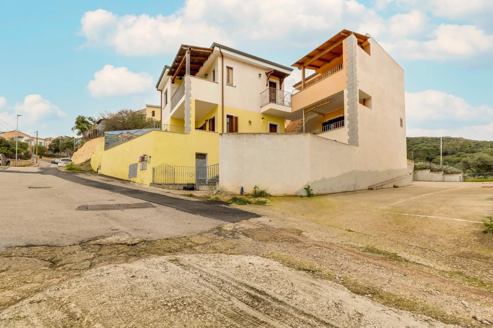 ATTICO BADESI CON PISCINA - Außenbereich Sommer