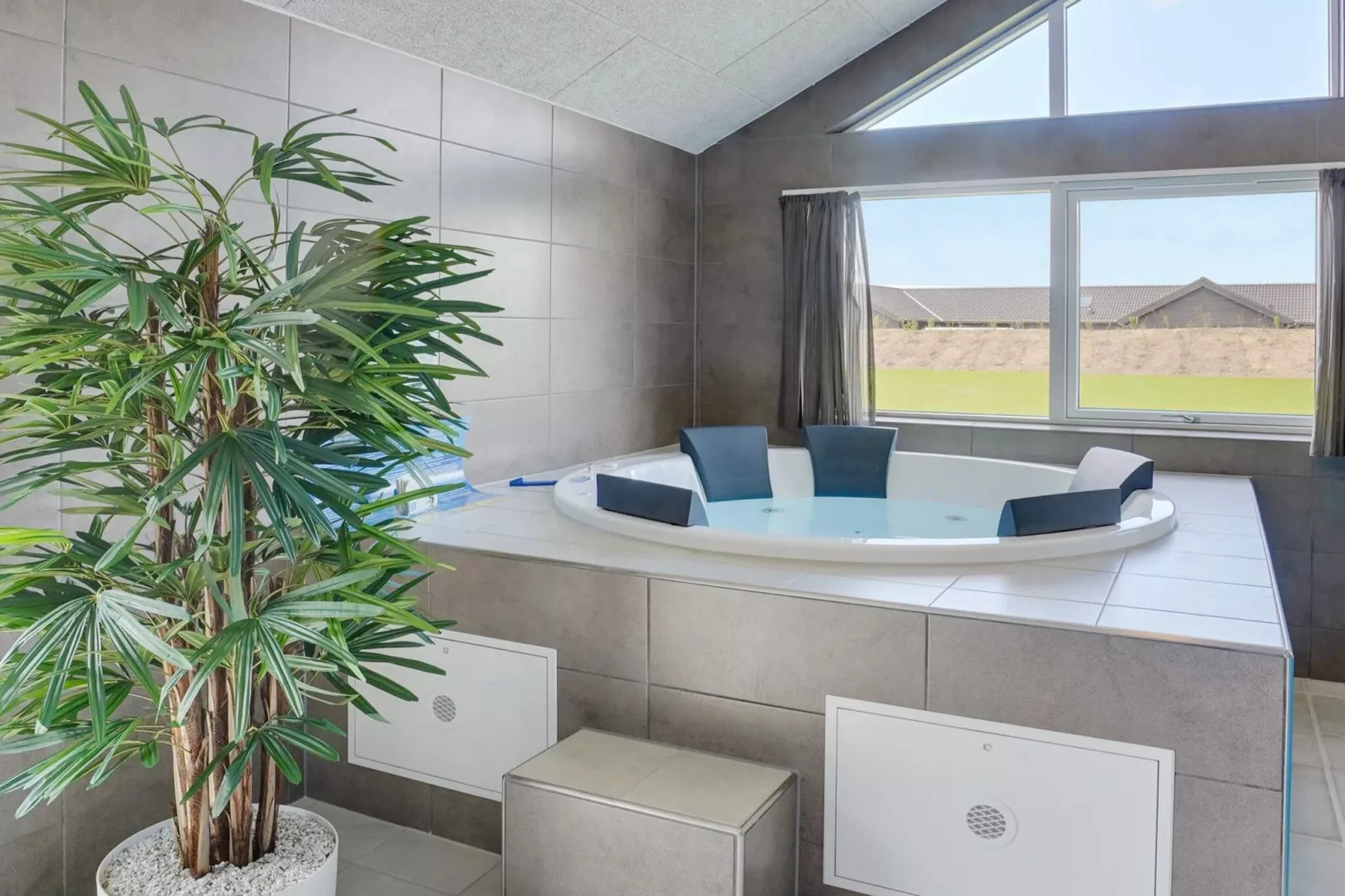 5 Sterne Ferienhaus in Glesborg-Wellnessbereich