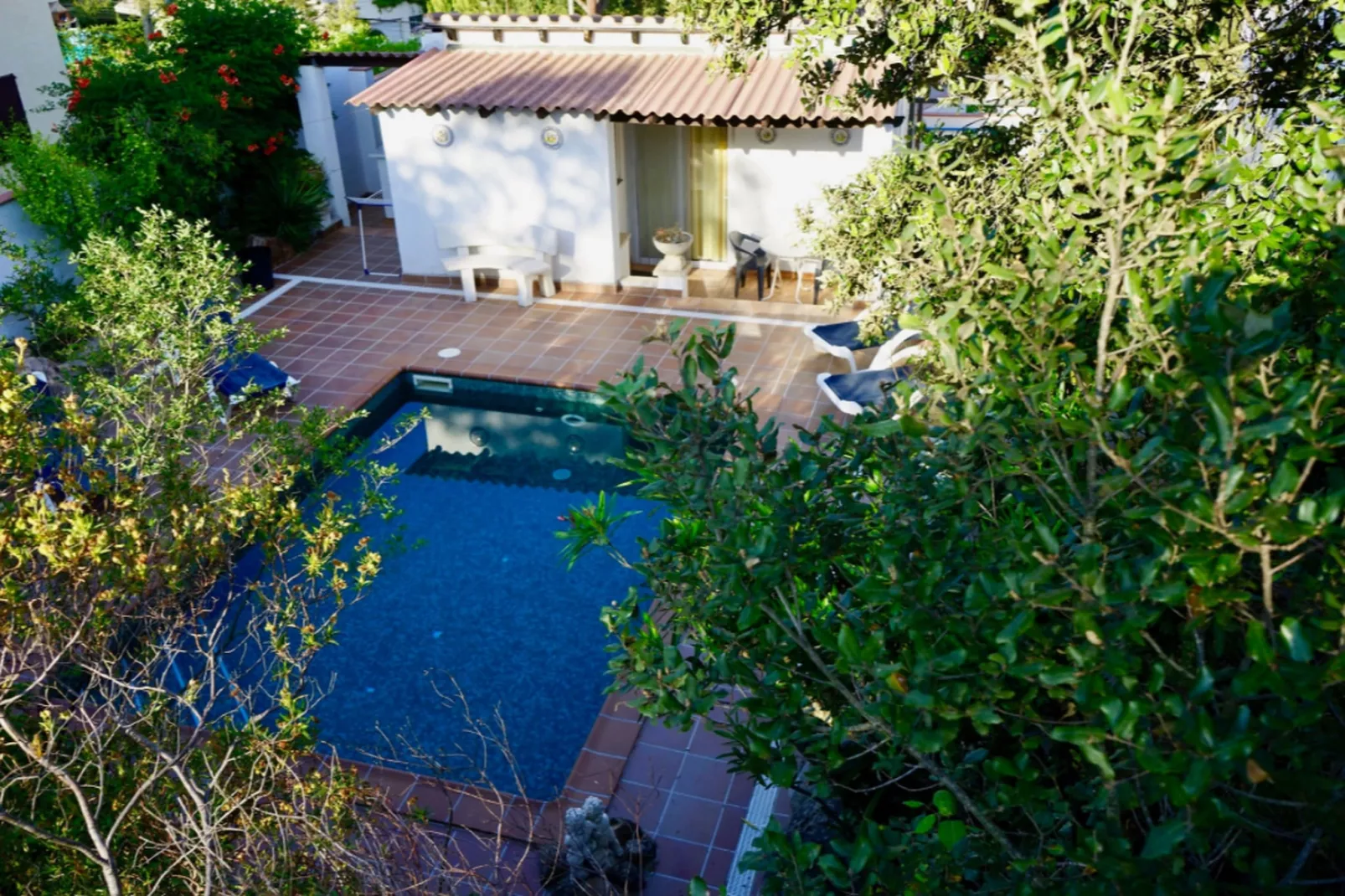 CASA OLEANDER-Exterior in summer