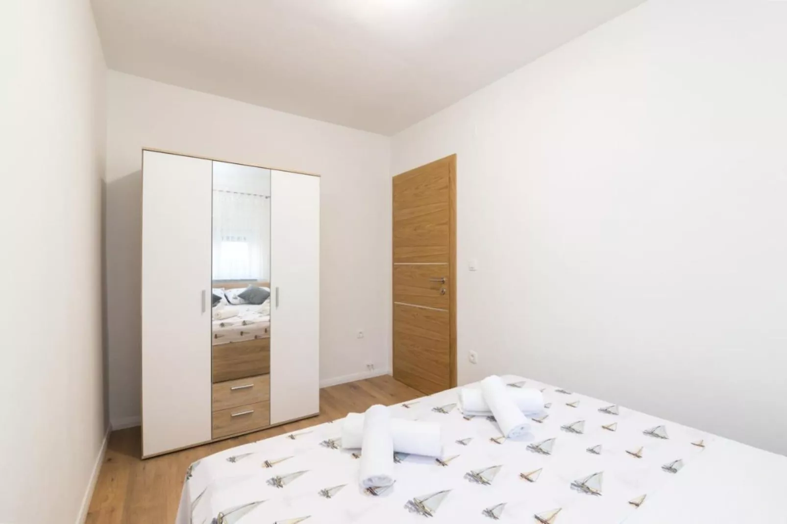 Mihael Holiday House - Three Bedroom Holiday Home with jacuzzi-Schlafzimmer