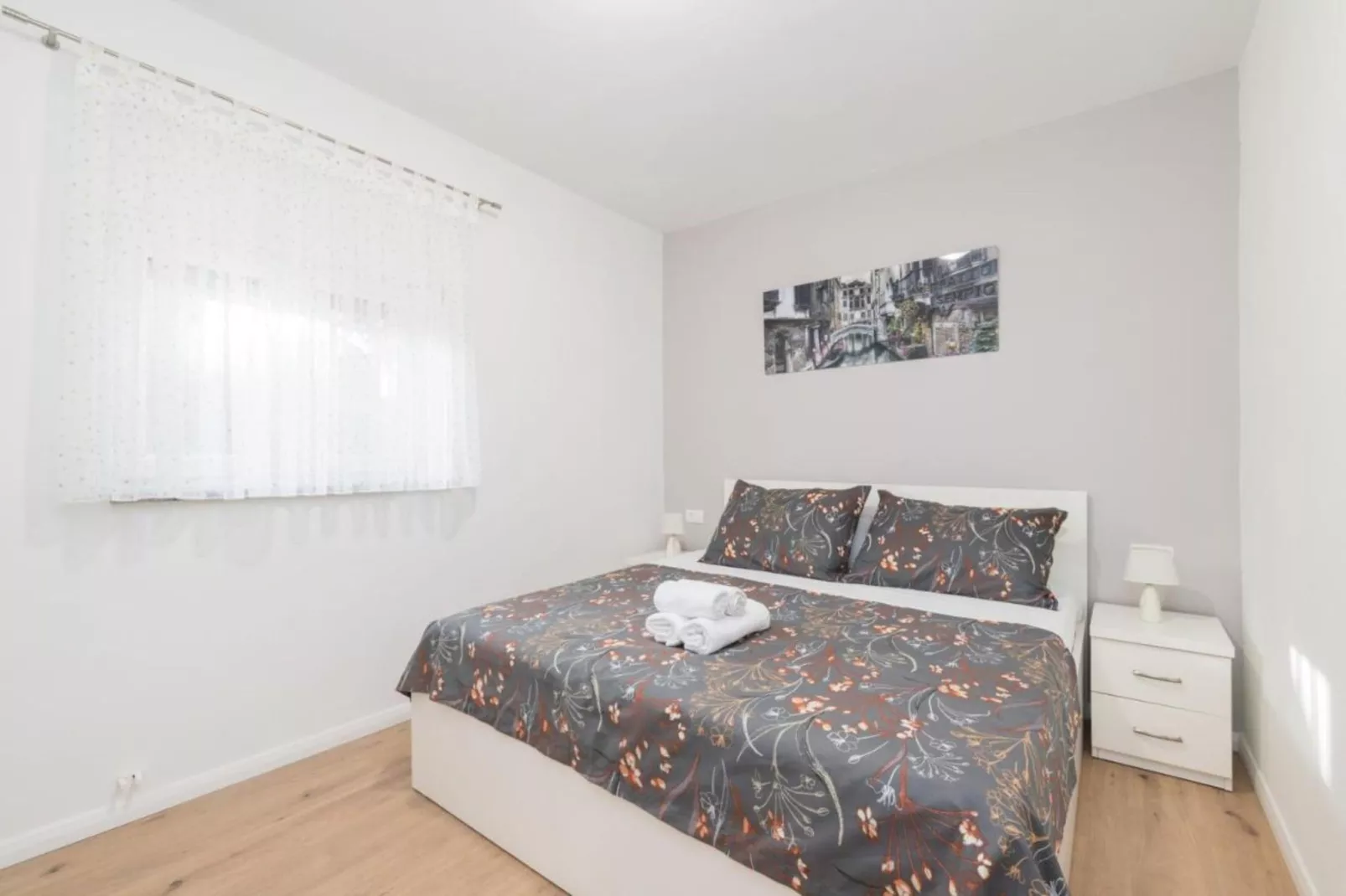 Mihael Holiday House - Three Bedroom Holiday Home with jacuzzi-Schlafzimmer