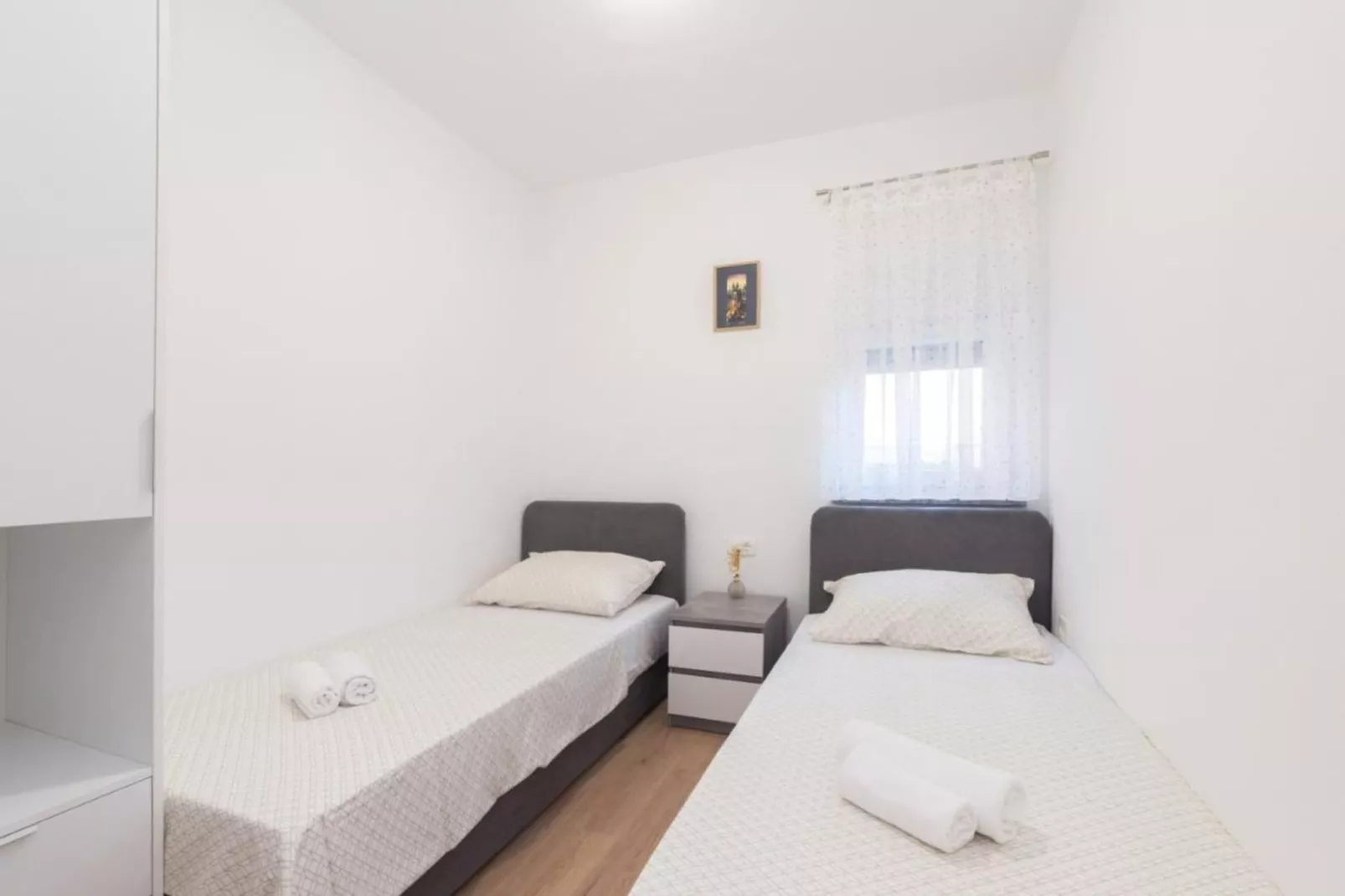 Mihael Holiday House - Three Bedroom Holiday Home with jacuzzi-Schlafzimmer