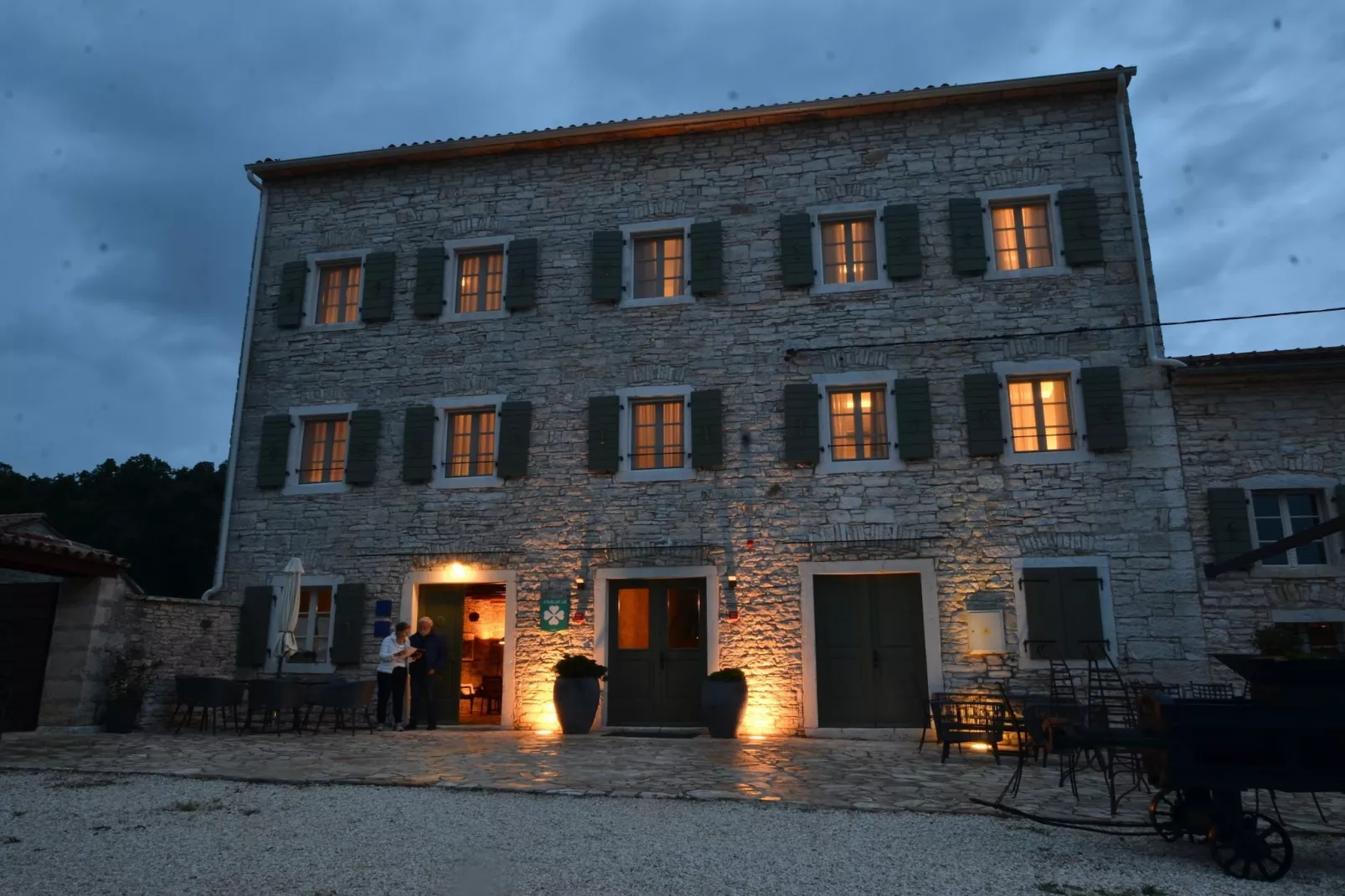 Tranquil Getaway with Shared Pool in Bale - One Bedroom Apartment-Im Freien