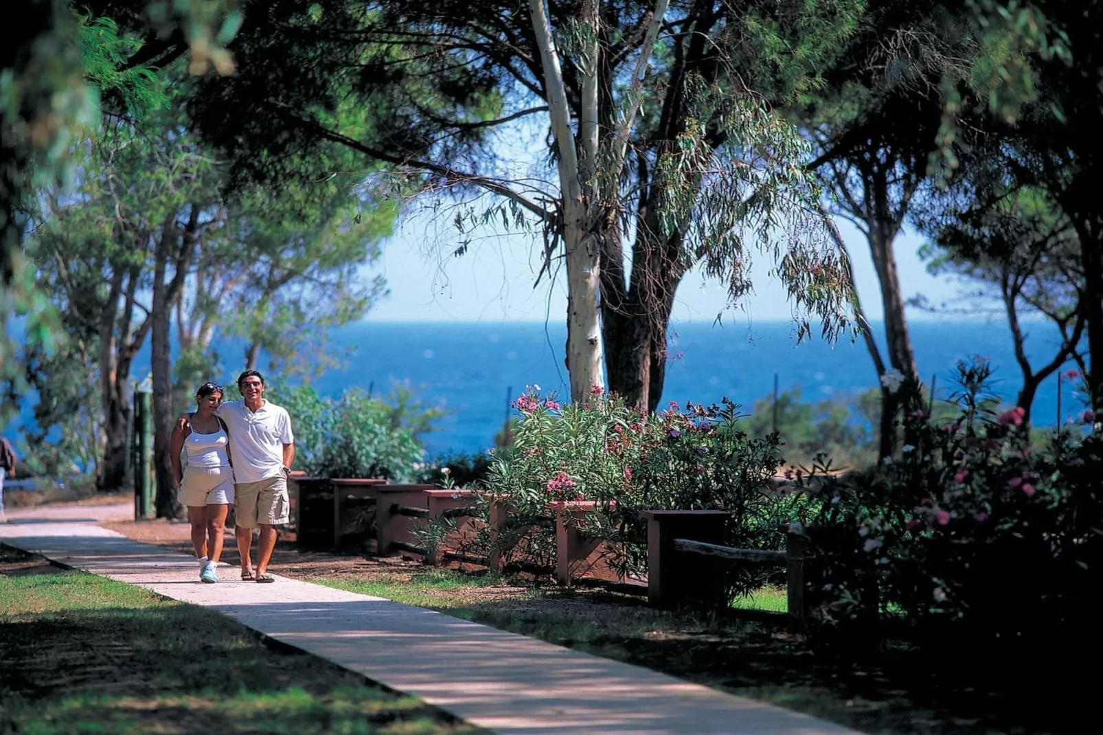 BAIA DELLE PALME-Trilo 6-Gardens in summer