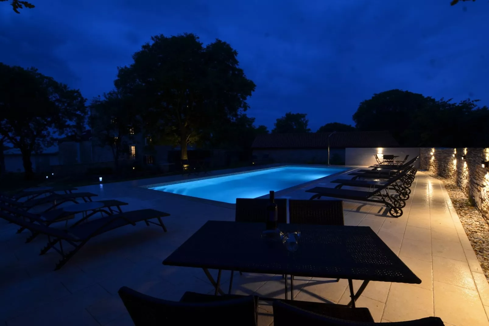 Tranquil Getaway with Shared Pool in Bale - One Bedroom Apartment-Schwimmbad