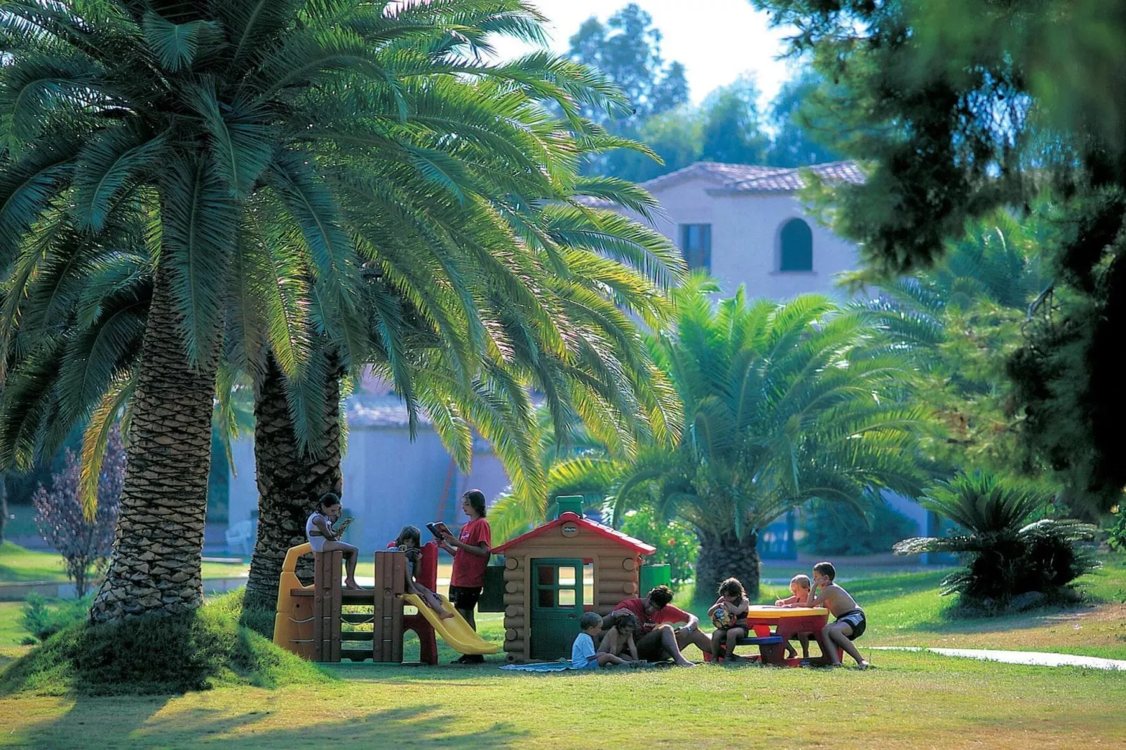 BAIA DELLE PALME-Trilo 6-Gardens in summer