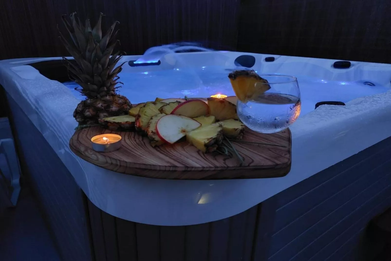 Mihael Holiday House - Three Bedroom Holiday Home with jacuzzi-Im Freien