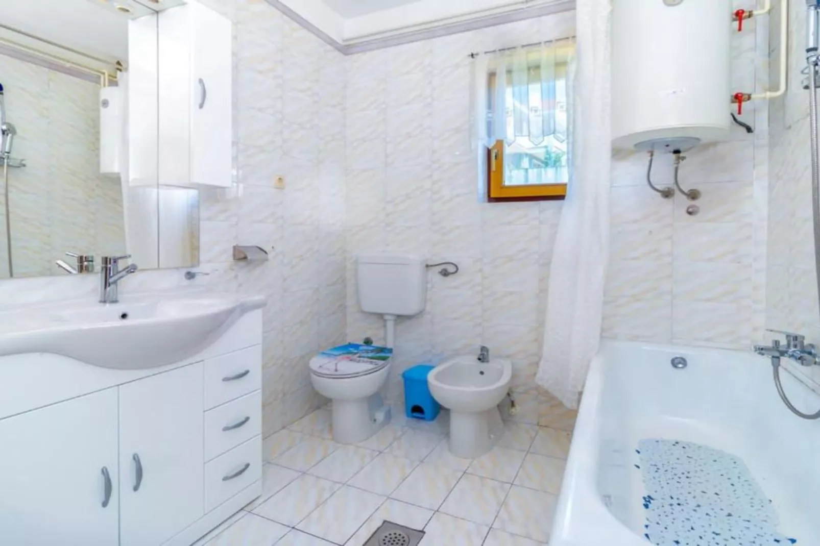 Apartments Panorama - Two Bedroom Apartment with  Terrace and Sea View (1)-Badezimmer