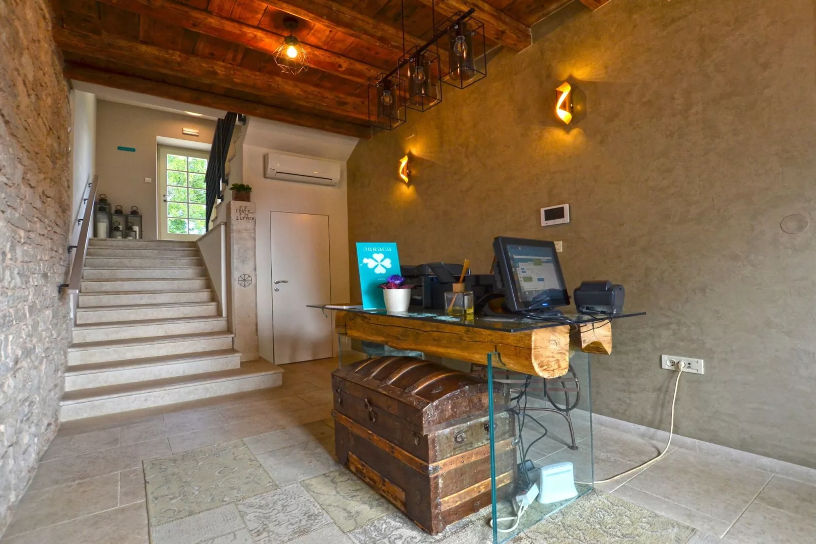 Tranquil Getaway with Shared Pool in Bale - One Bedroom Apartment-Treppe