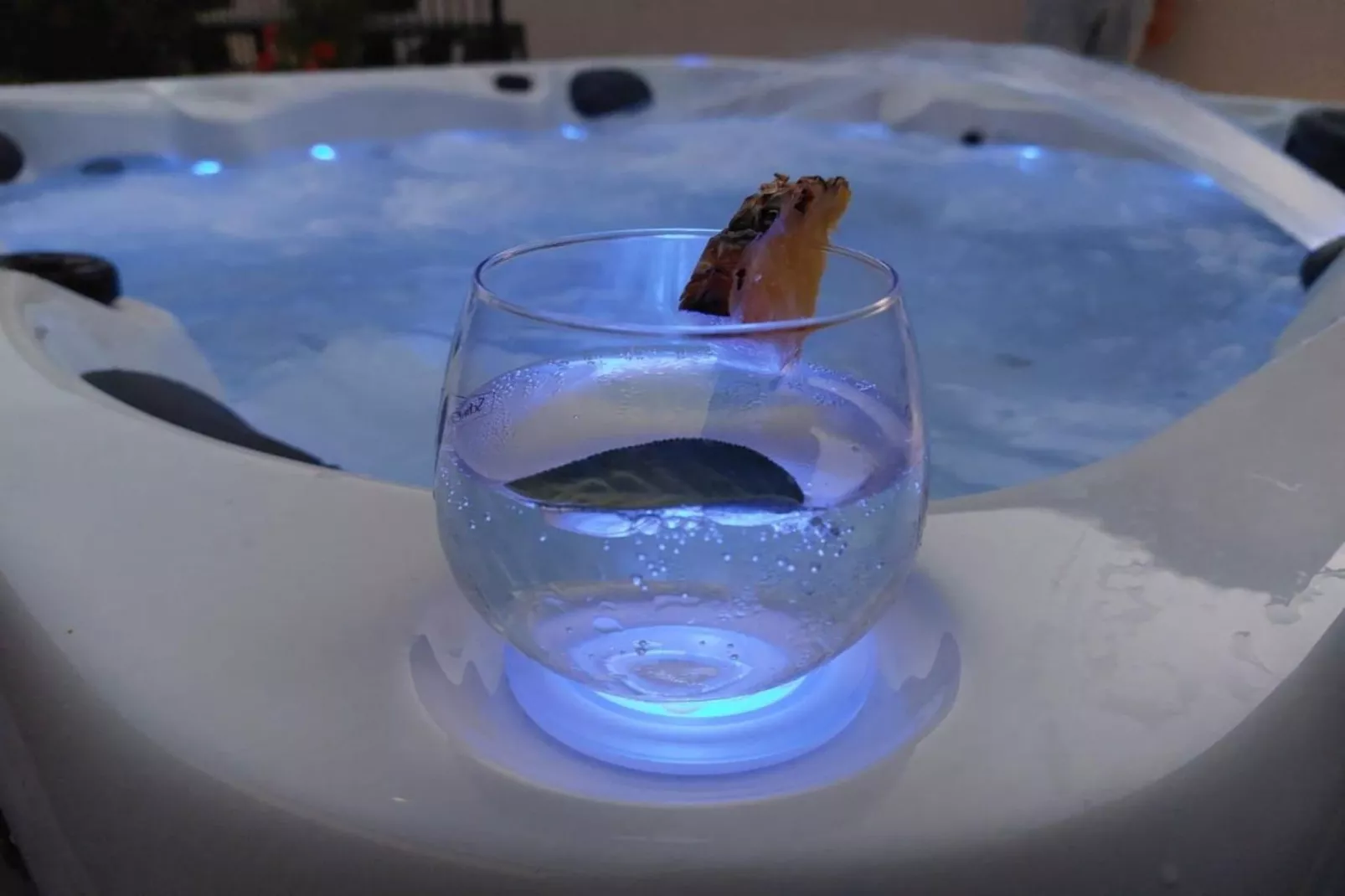 Mihael Holiday House - Three Bedroom Holiday Home with jacuzzi-Wellnessbereich