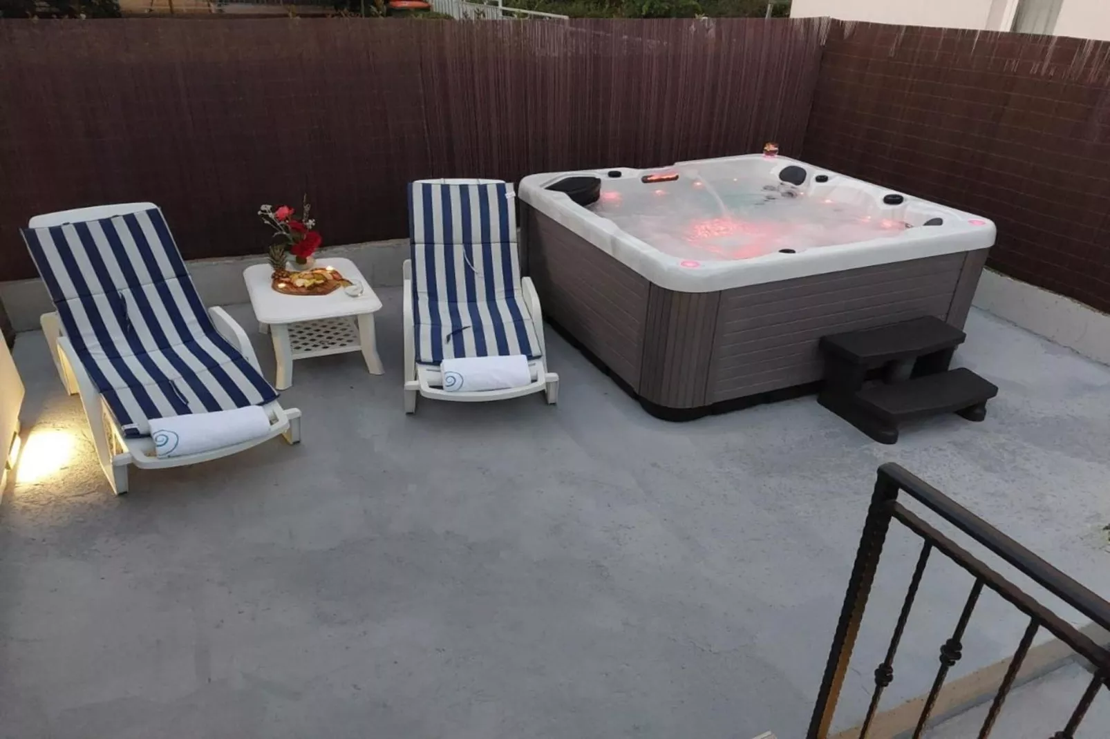 Mihael Holiday House - Three Bedroom Holiday Home with jacuzzi-Wellnessbereich