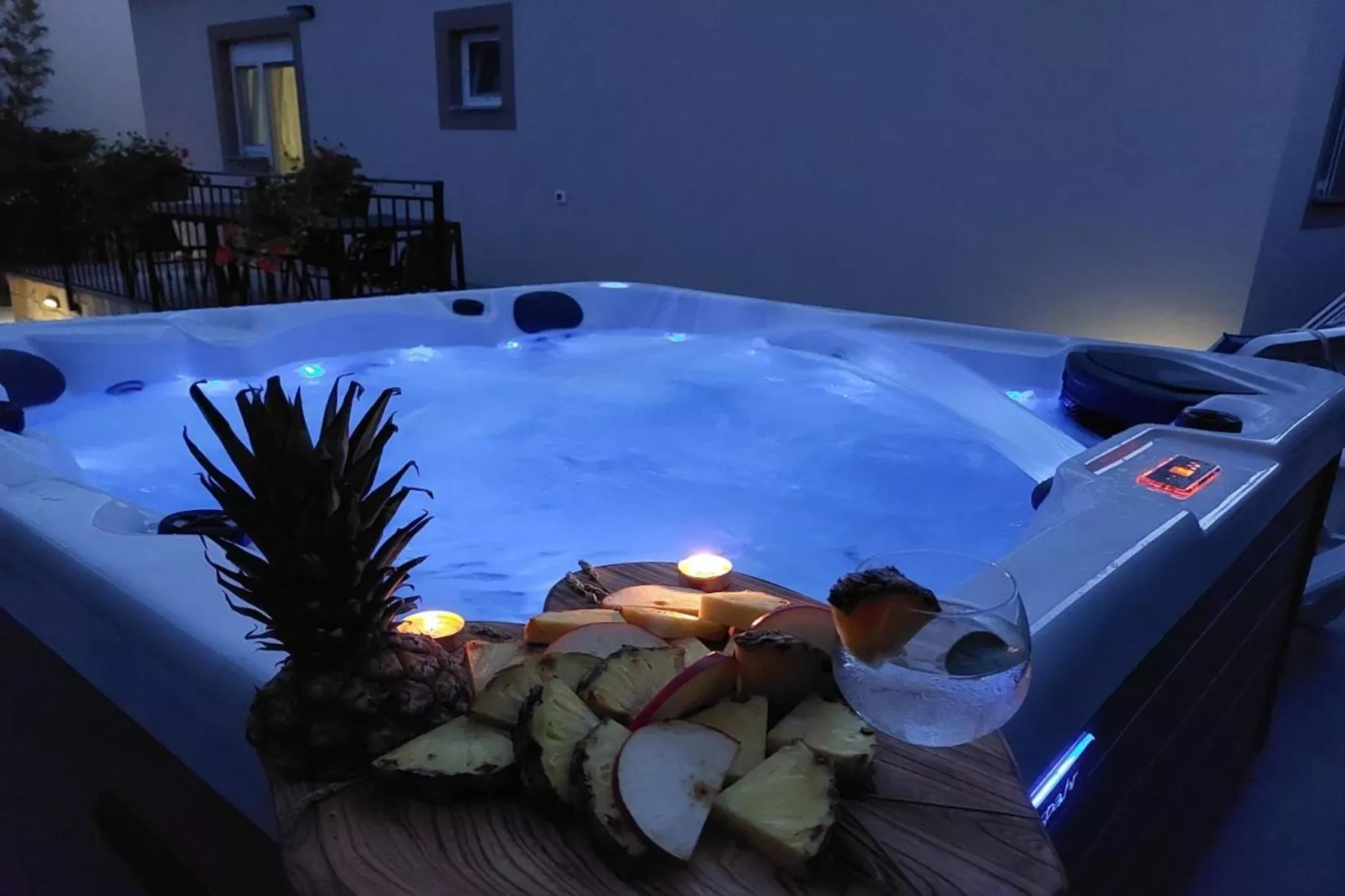 Mihael Holiday House - Three Bedroom Holiday Home with jacuzzi-Wellnessbereich