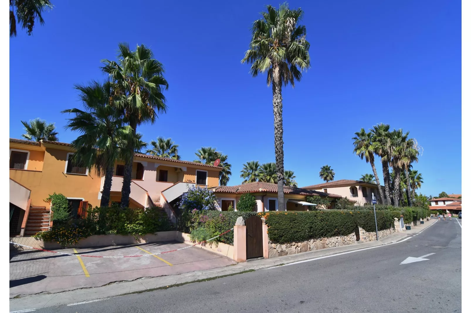 APPARTAMENTI TIFFANY APARTMENT 3 BEDROOMS - 6 PAX R6-Exterior in summer