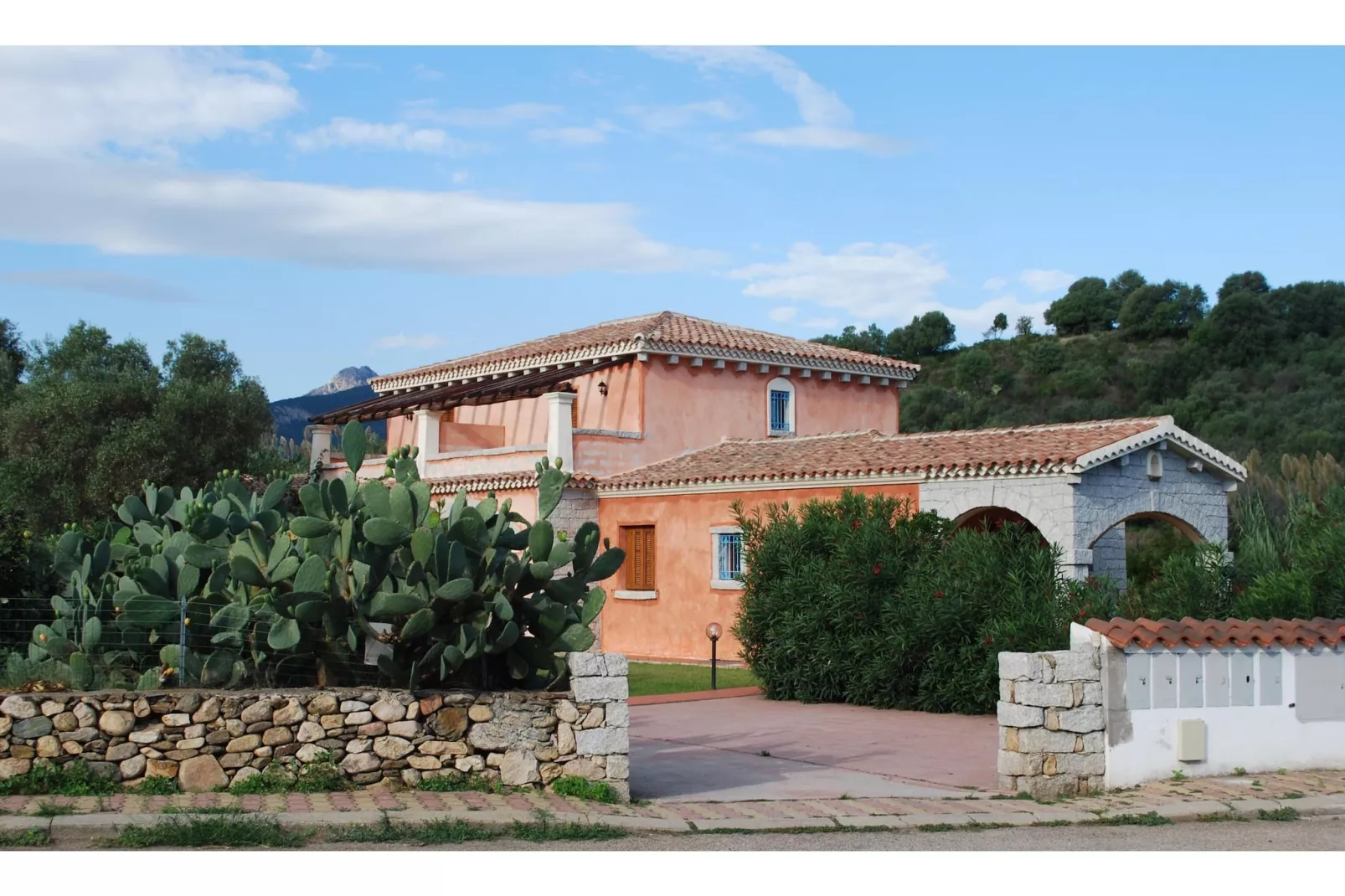 APPARTAMENTI TIFFANY APARTMENT 3 BEDROOMS - 6 PAX R6-Exterior in summer